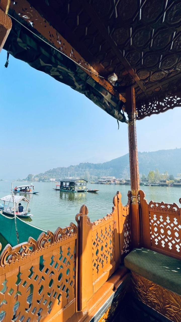 Luxury By Sp Group Of Houseboats Hotel