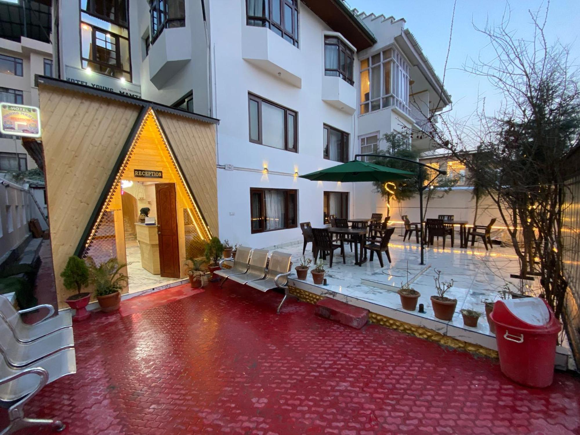 Hotel Young Mamta