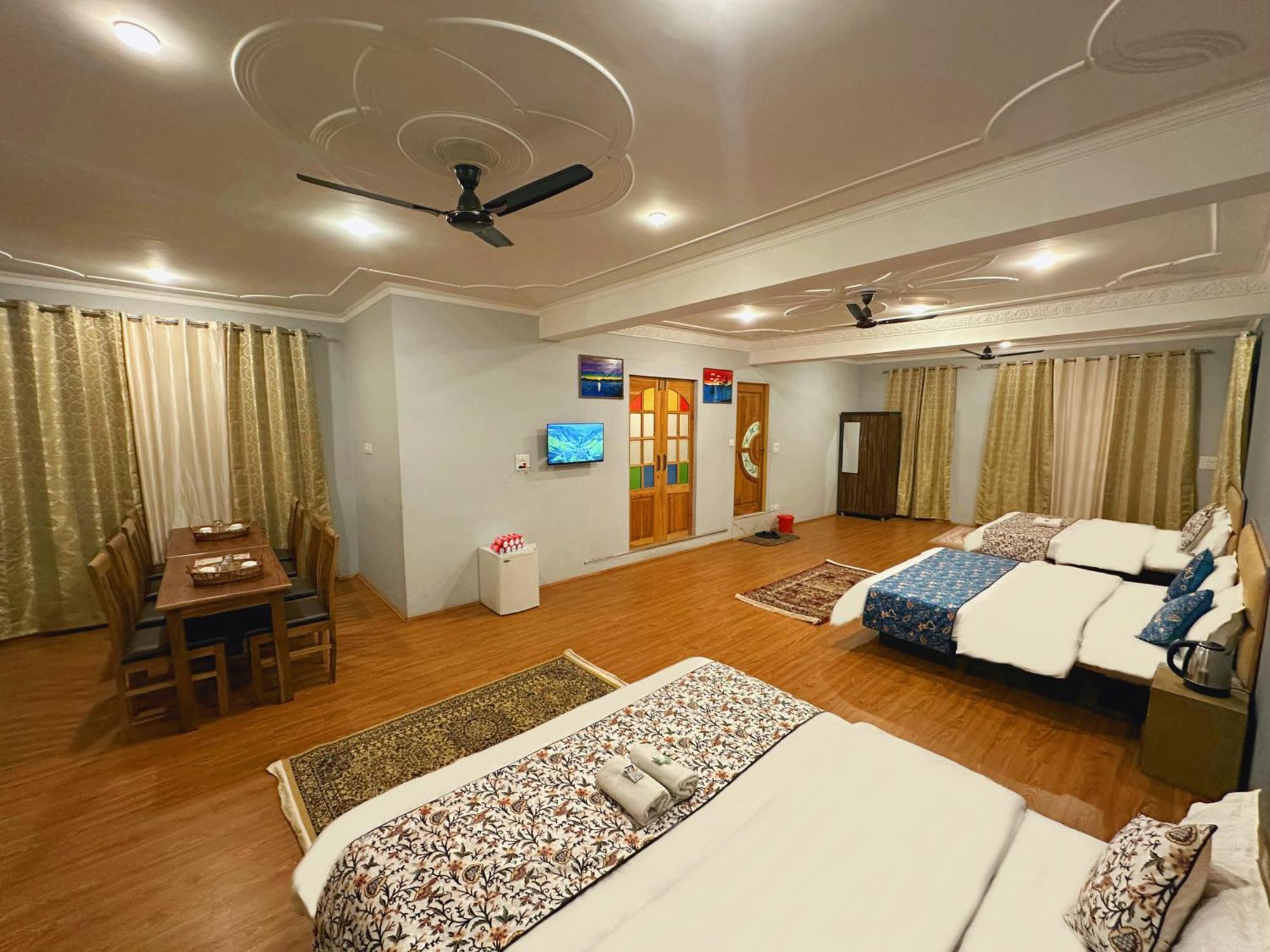 Faizzy Residency 3*
