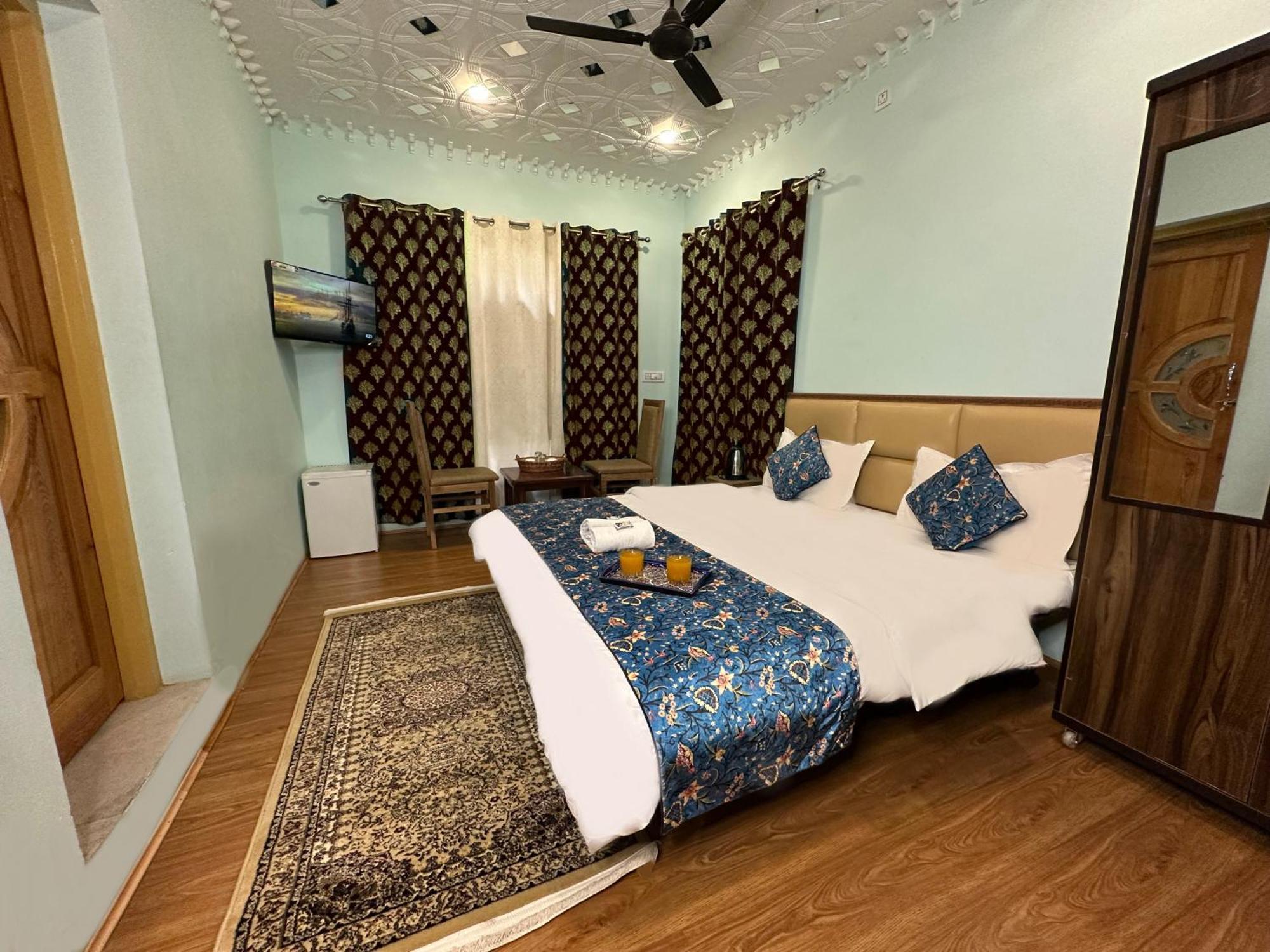 Faizzy Residency Srinagar (Jammu and Kashmir)