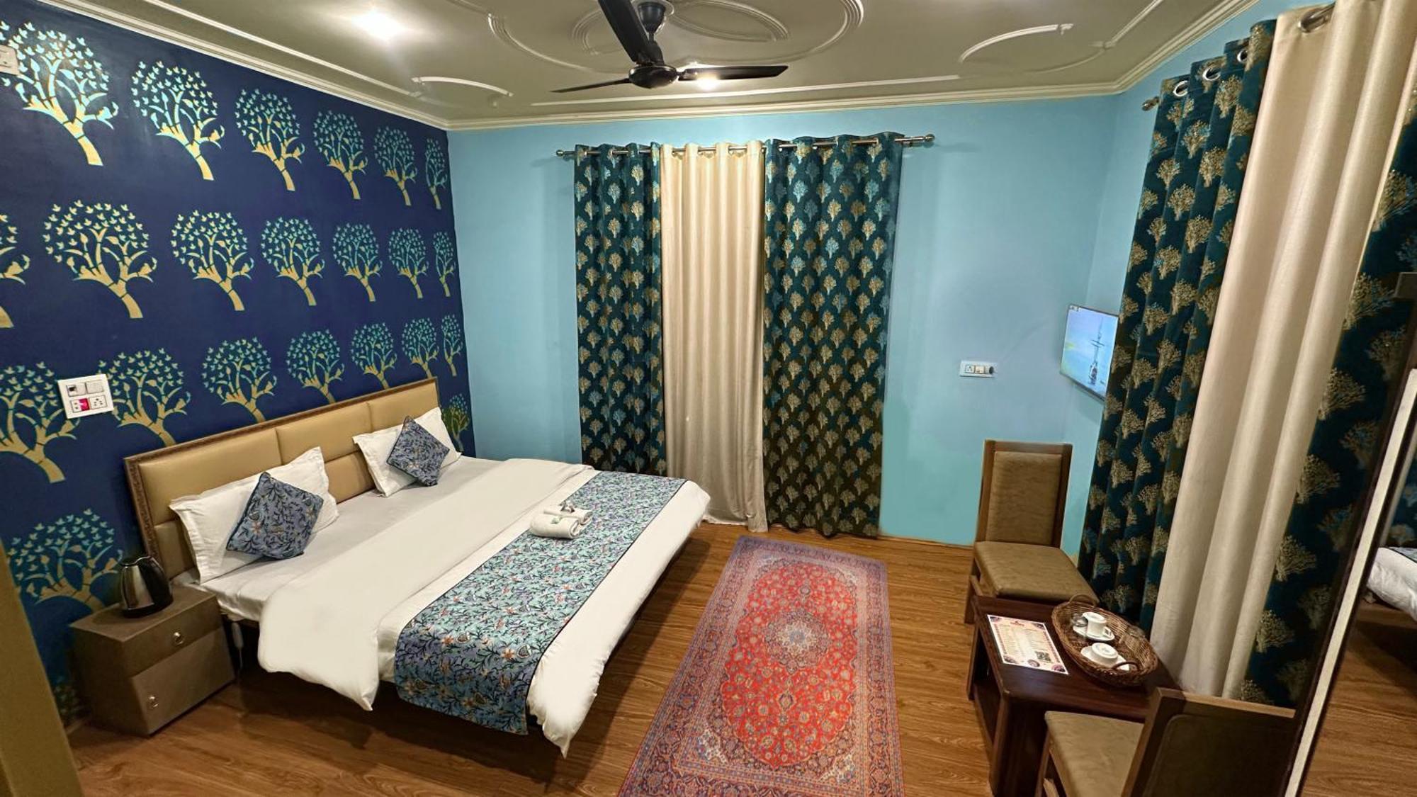 Faizzy Residency 3*