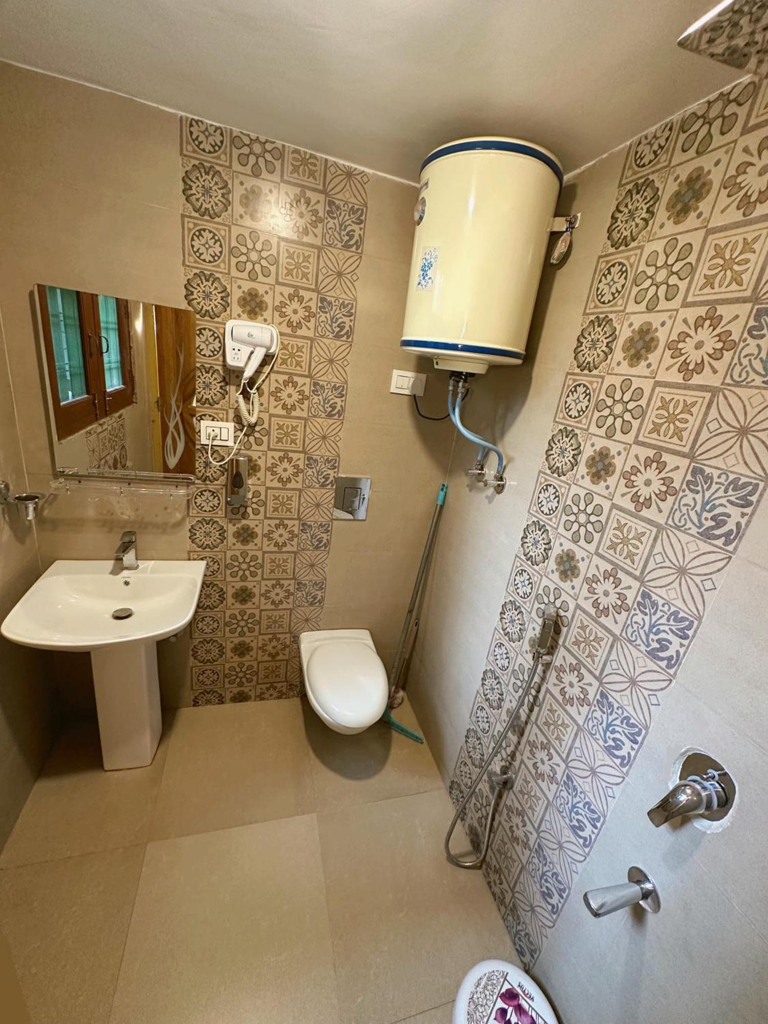 Faizzy Residency Srinagar (Jammu and Kashmir)