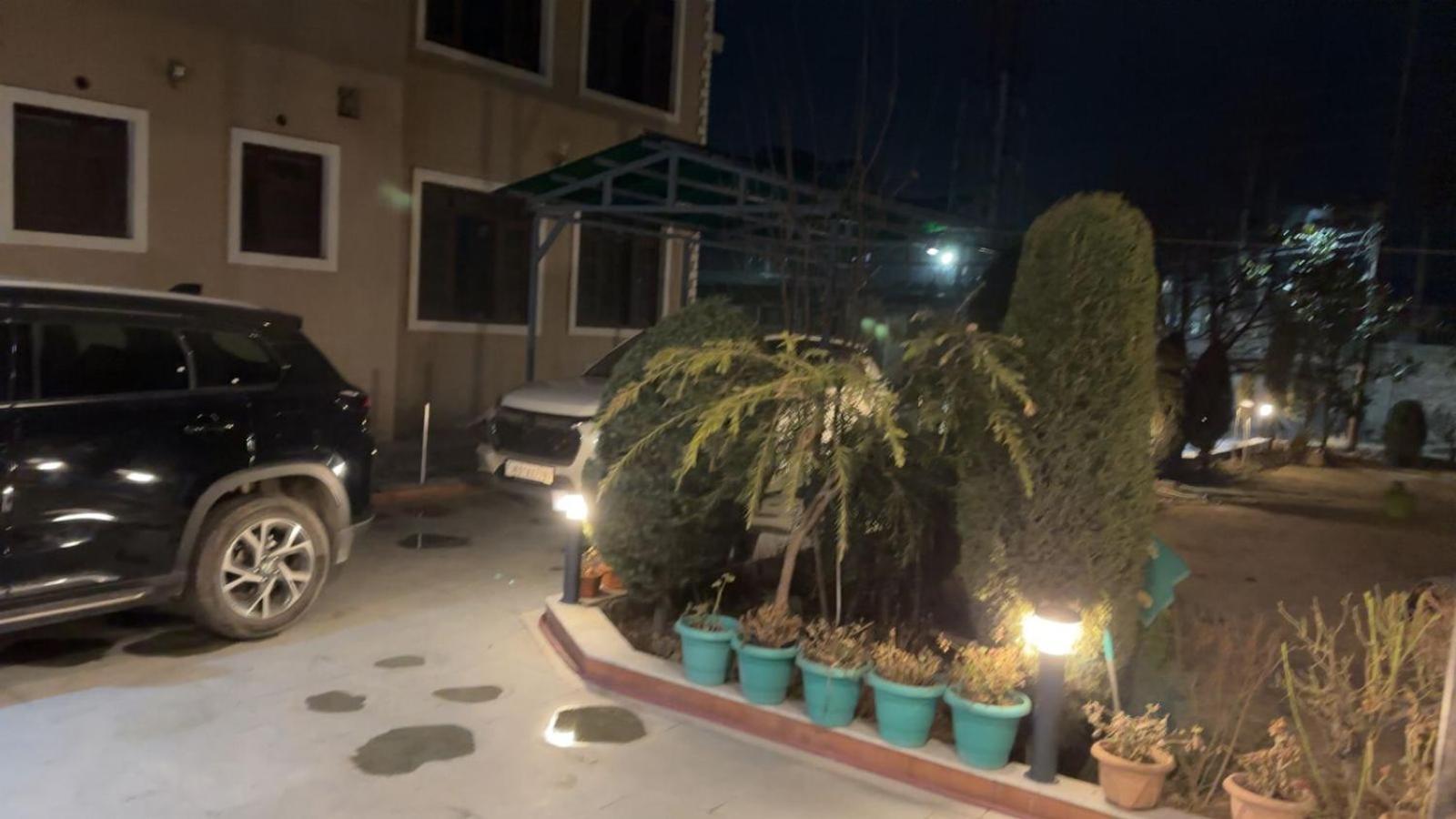 Hotel The Grand Mamta Srinagar (Jammu and Kashmir)