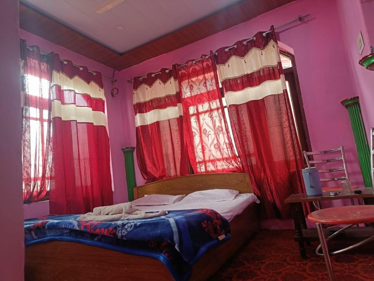 Alamdar Guest house Srinagar (Jammu and Kashmir)