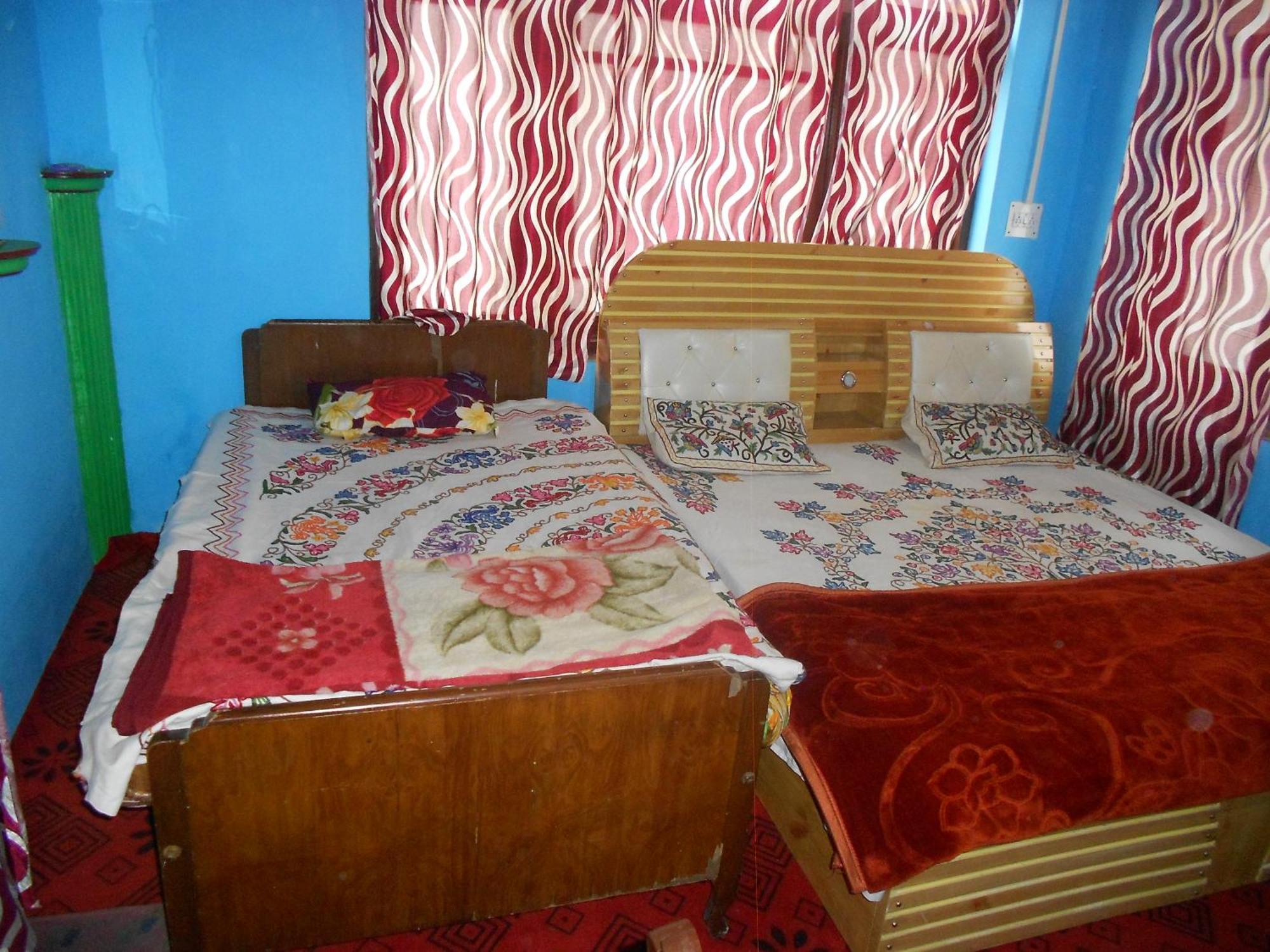Alamdar Guest house *