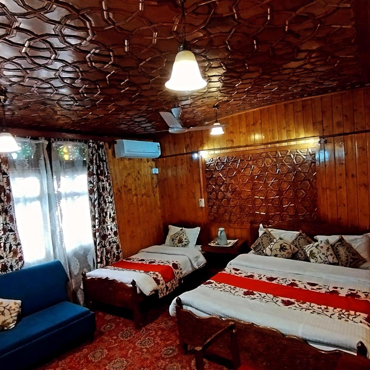 Hotel Luxury By Sp Group Of Houseboats 5*