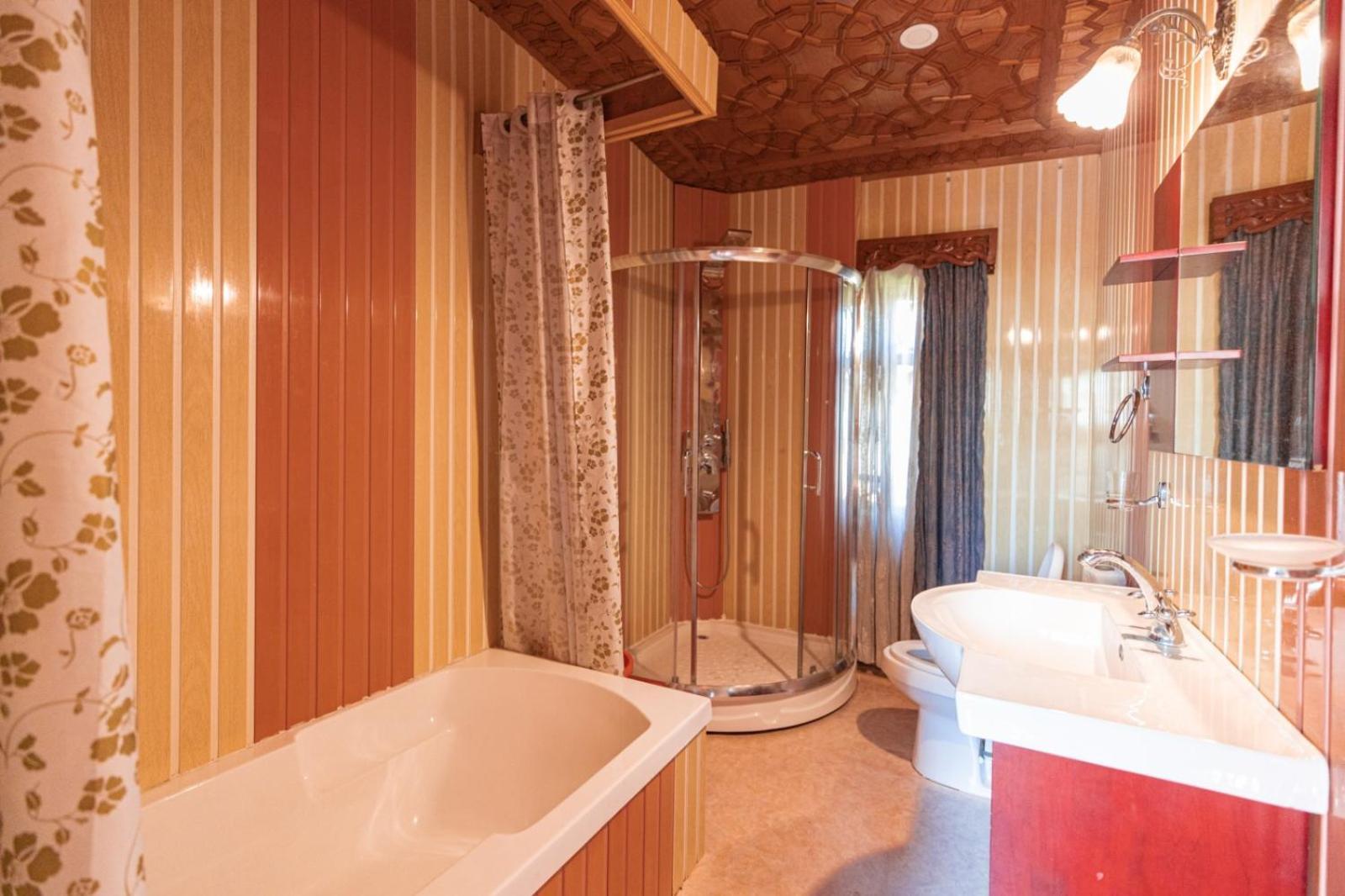 Luxury By Sp Group Of Houseboats Hotel