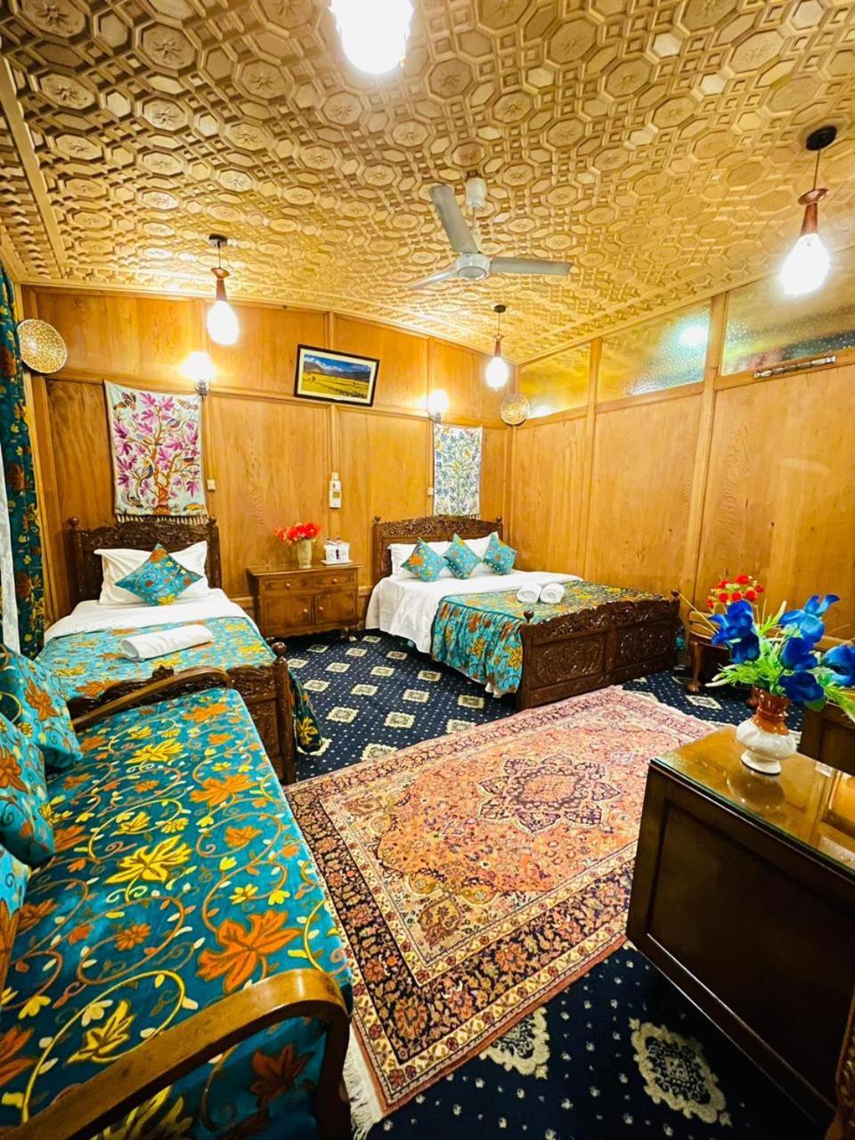 Luxury By Sp Group Of Houseboats Hotel 5*