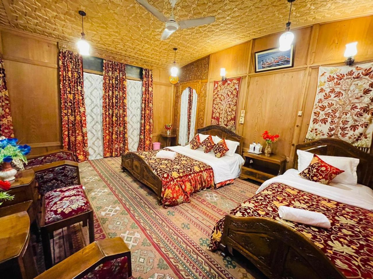 Luxury By Sp Group Of Houseboats Hotel 5*