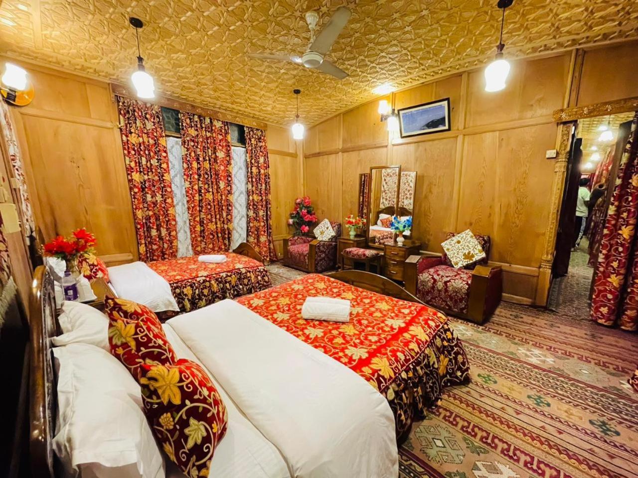 Hotel Luxury By Sp Group Of Houseboats 5*