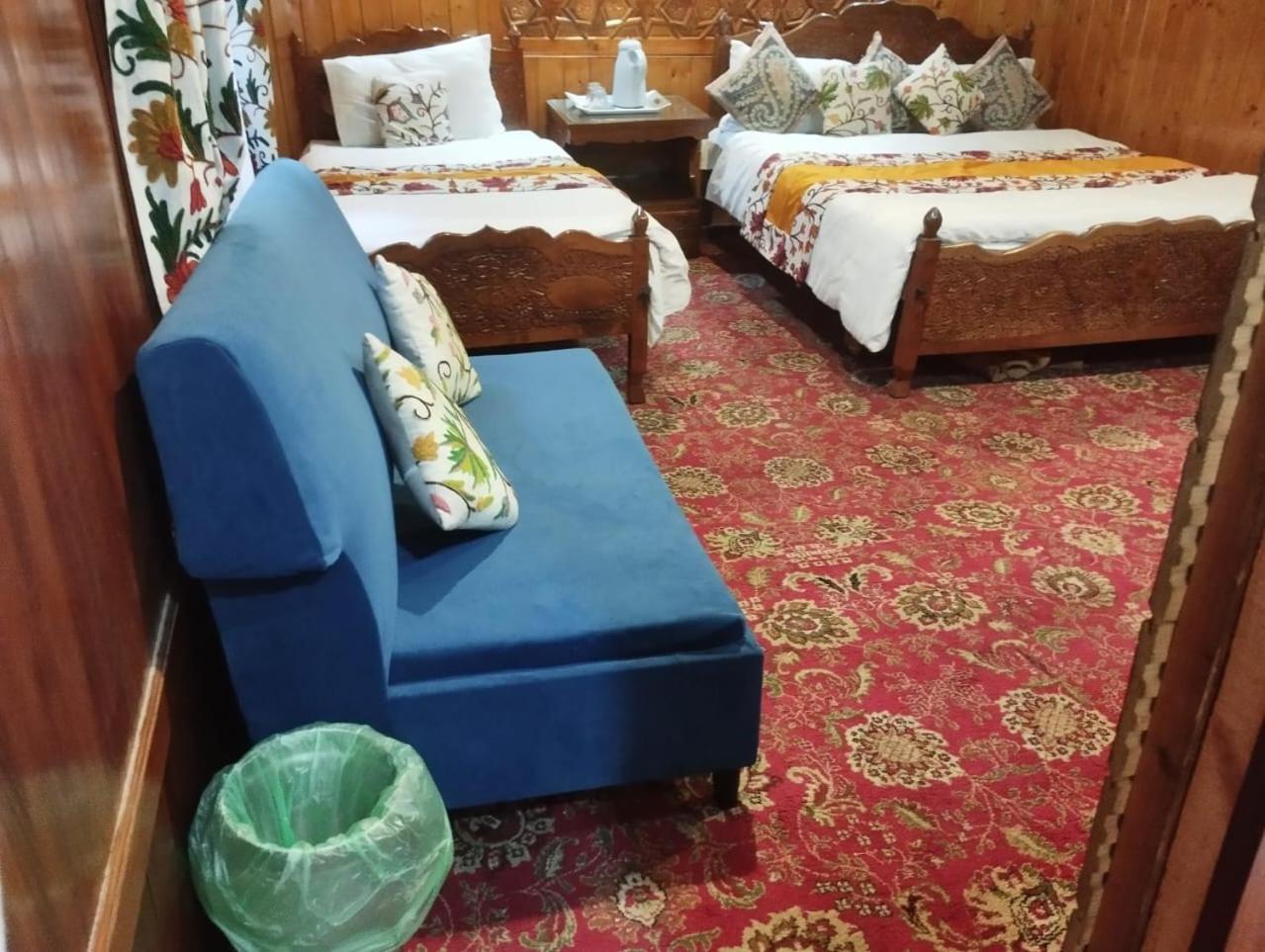 Luxury By Sp Group Of Houseboats Srinagar (Jammu and Kashmir)