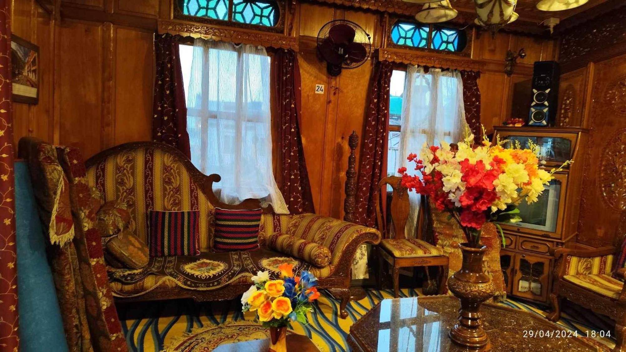 Highland Queen Houseboat Srinagar (Jammu and Kashmir)