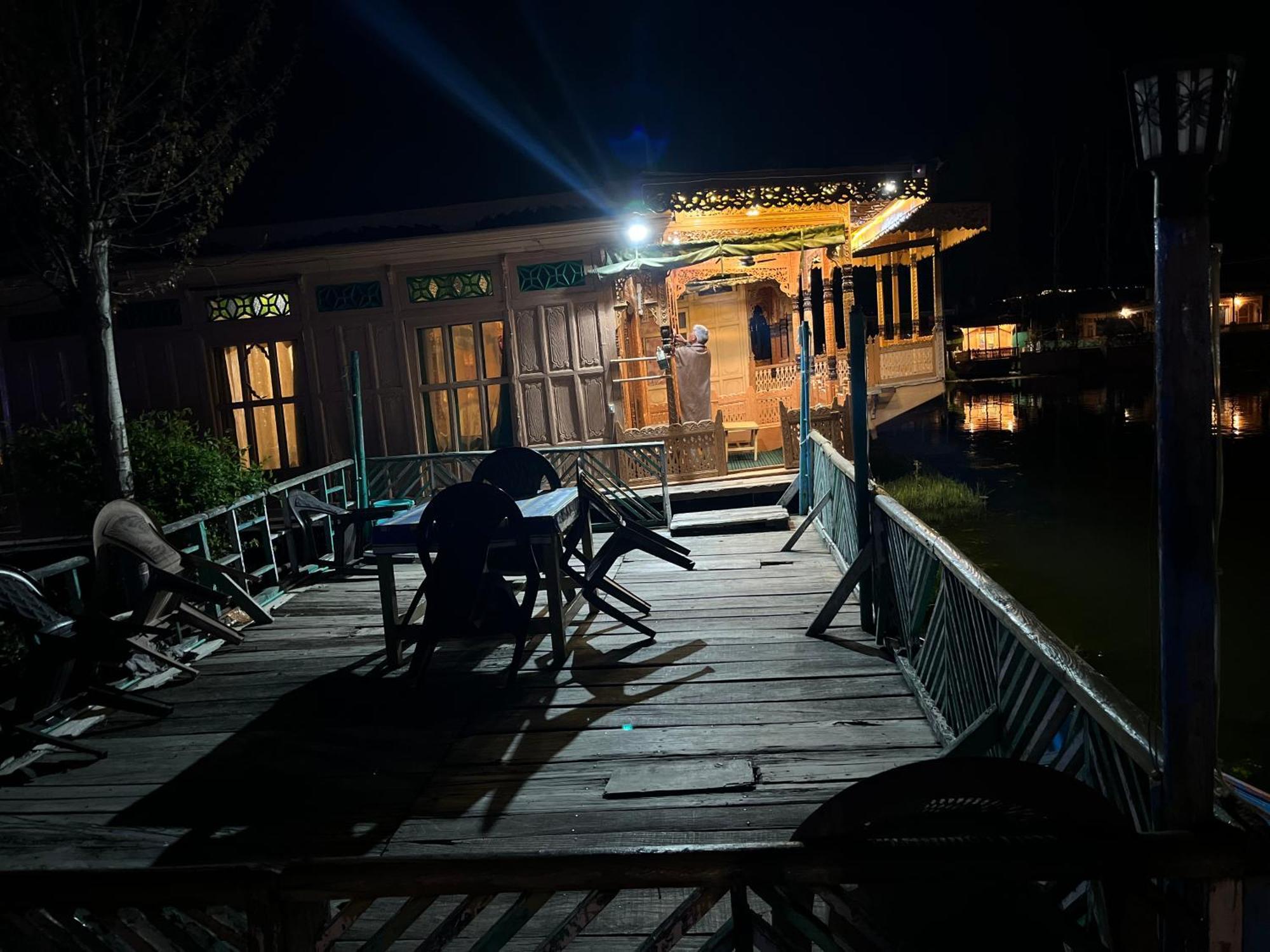 Highland Queen Houseboat Hotel