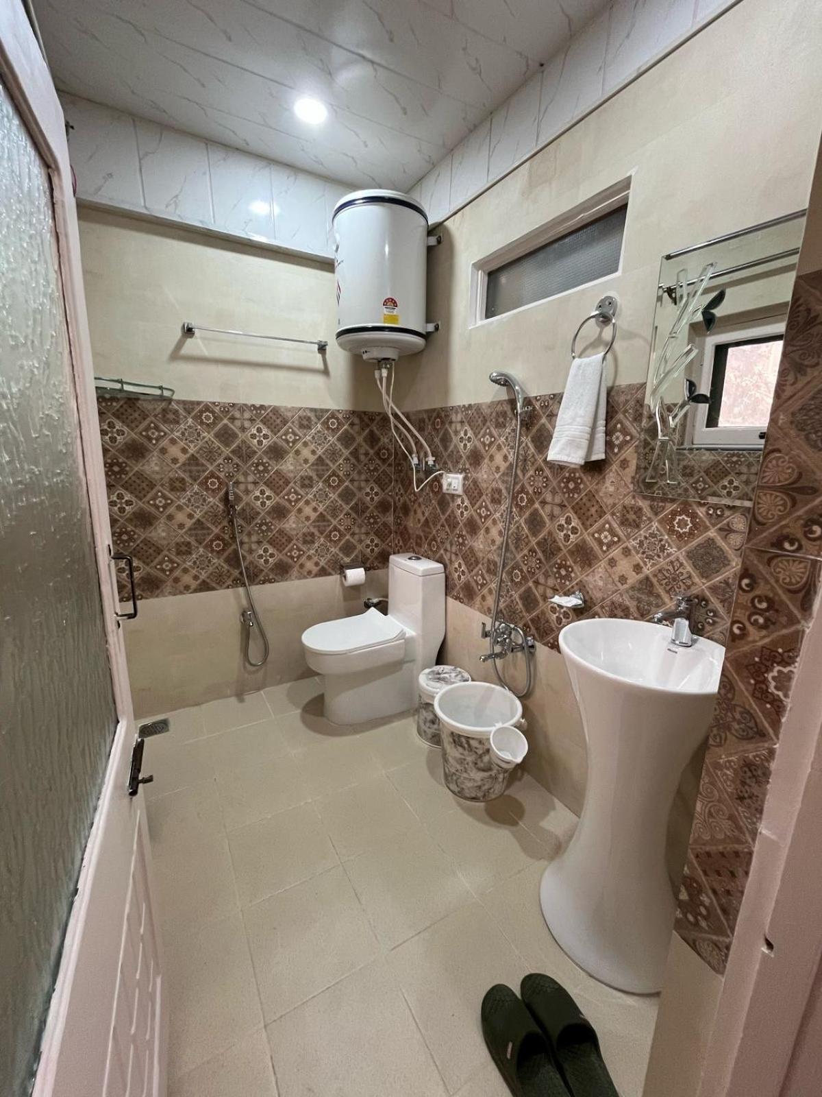 Hezzah Guest house