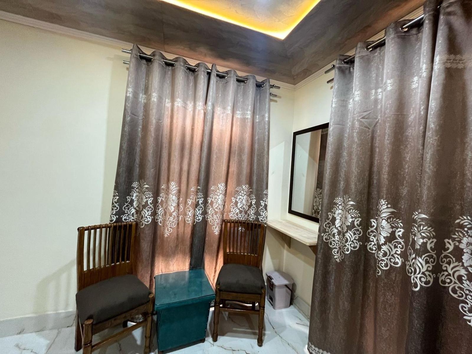 Hezzah Guest house *