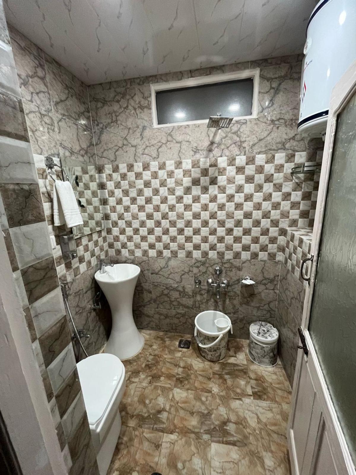 Hezzah Guest house Srinagar (Jammu and Kashmir)