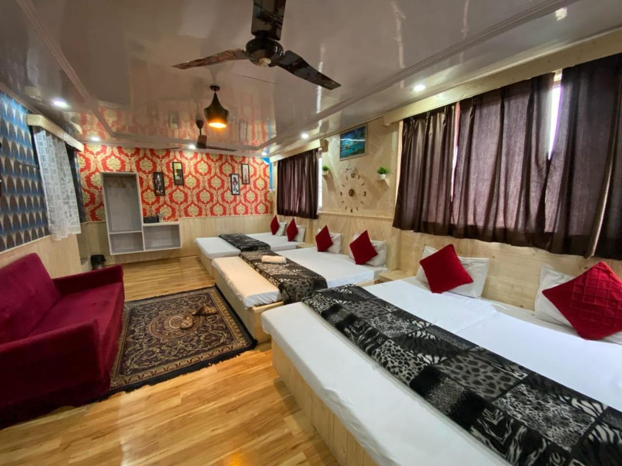Young Mamta 3* Srinagar (Jammu and Kashmir)