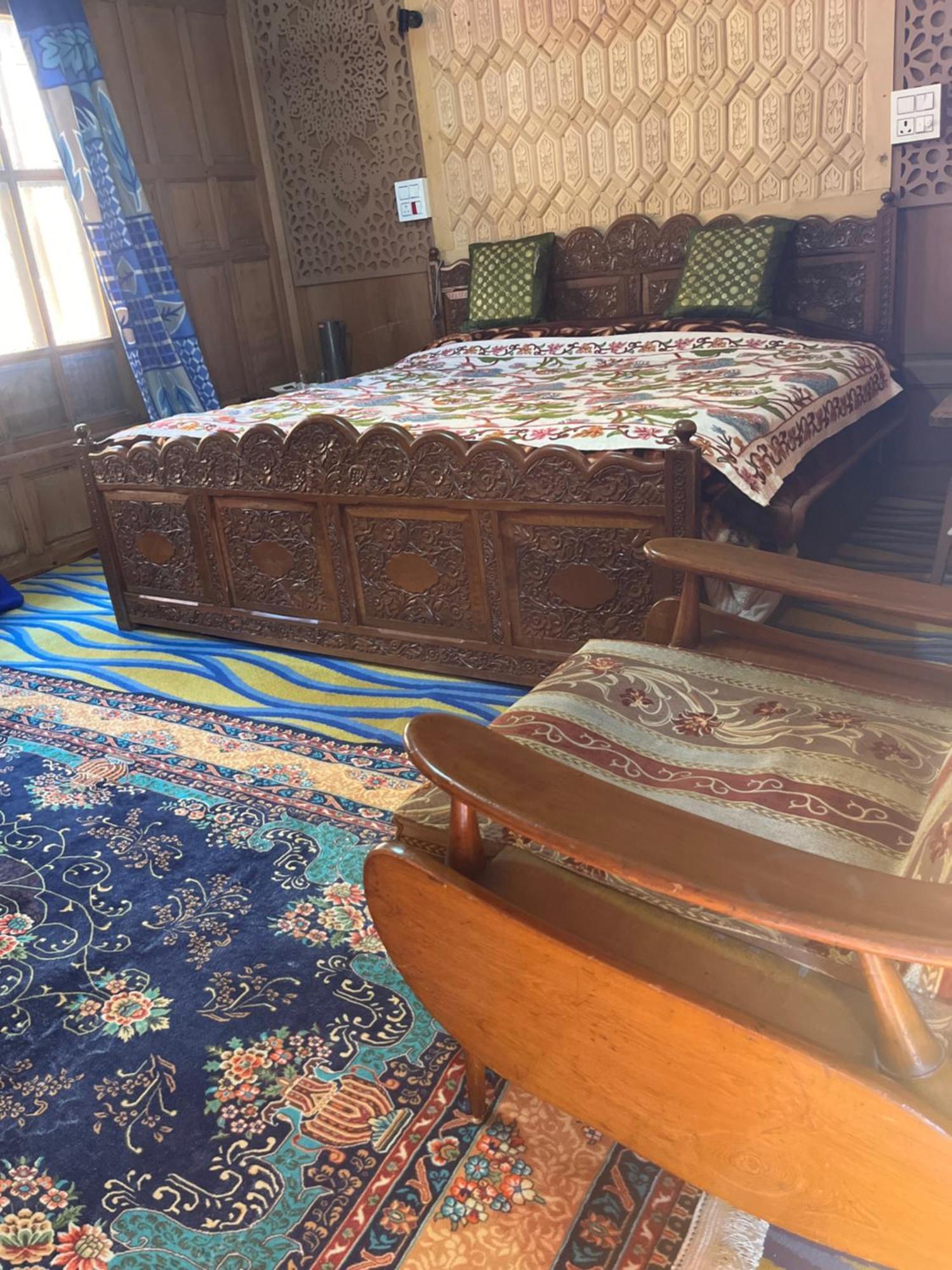 Hotel Highland Queen Houseboat Srinagar (Jammu and Kashmir)