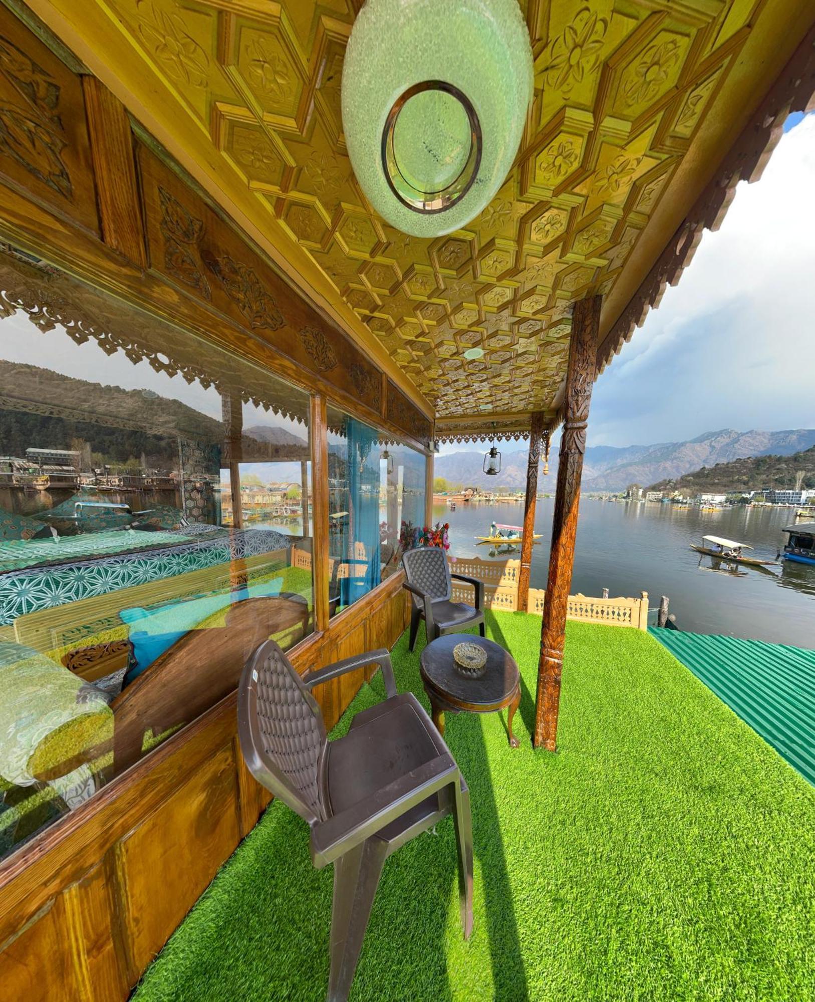 Luxury By Sp Group Of Houseboats Hotel