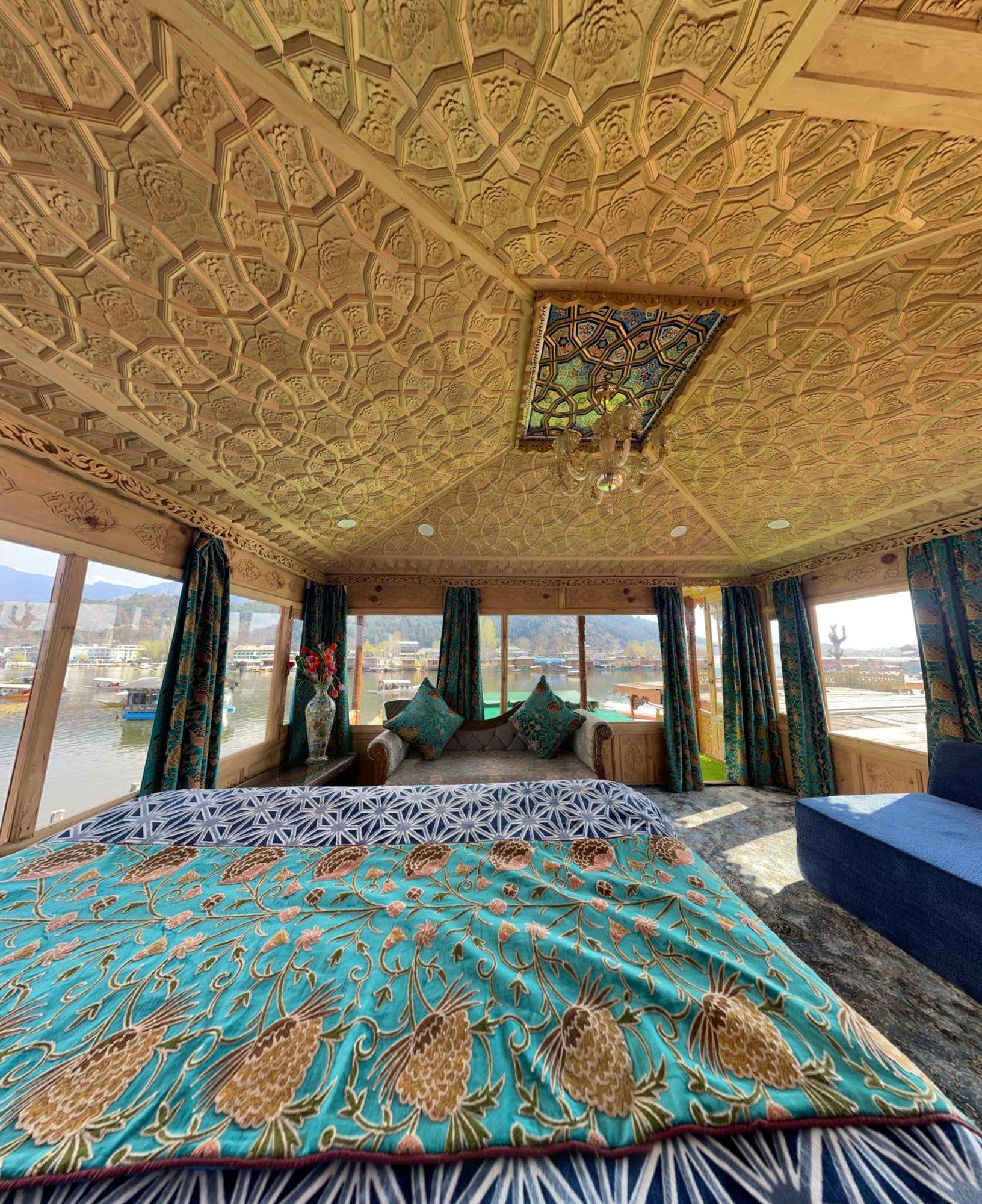 Hotel Luxury By Sp Group Of Houseboats 5*