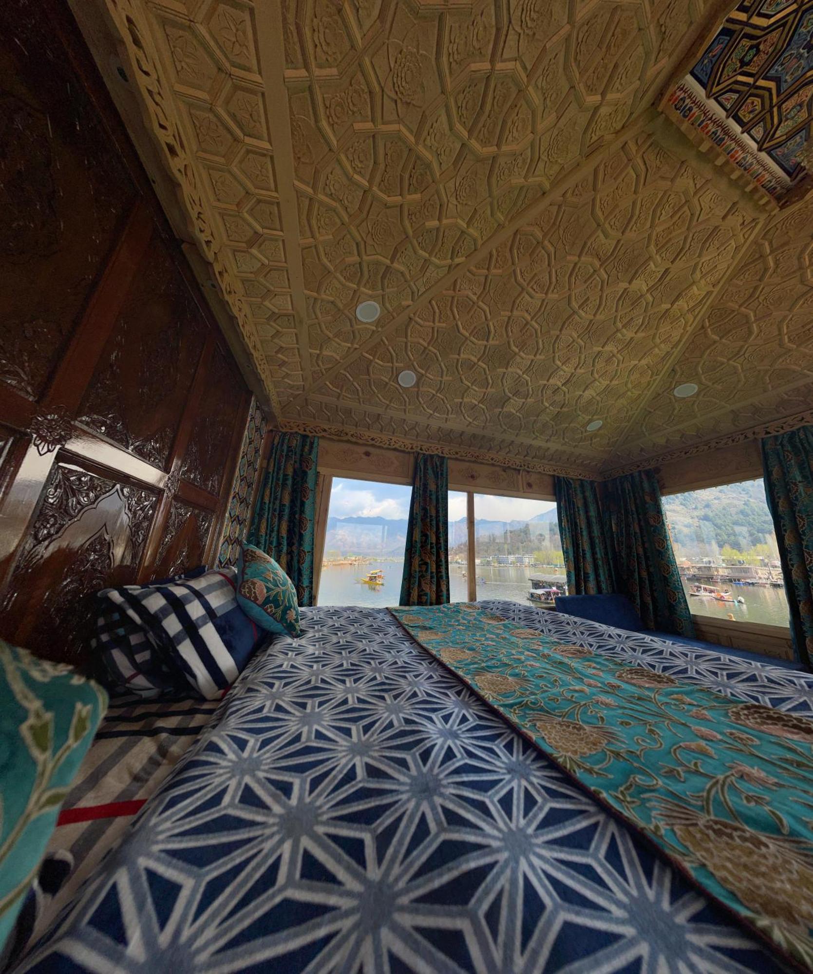 Hotel Luxury By Sp Group Of Houseboats 5*