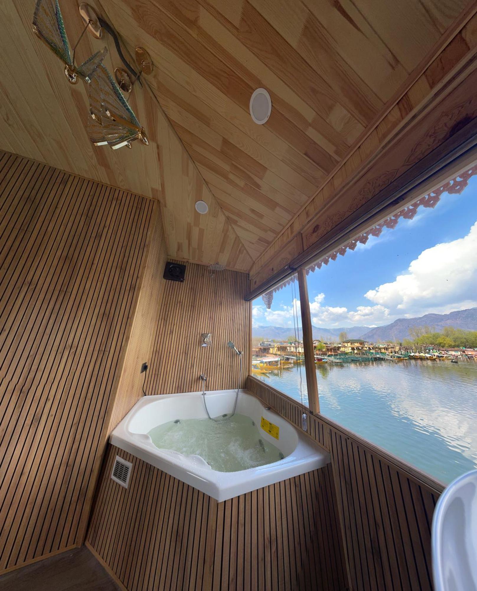 Luxury By Sp Group Of Houseboats 5*