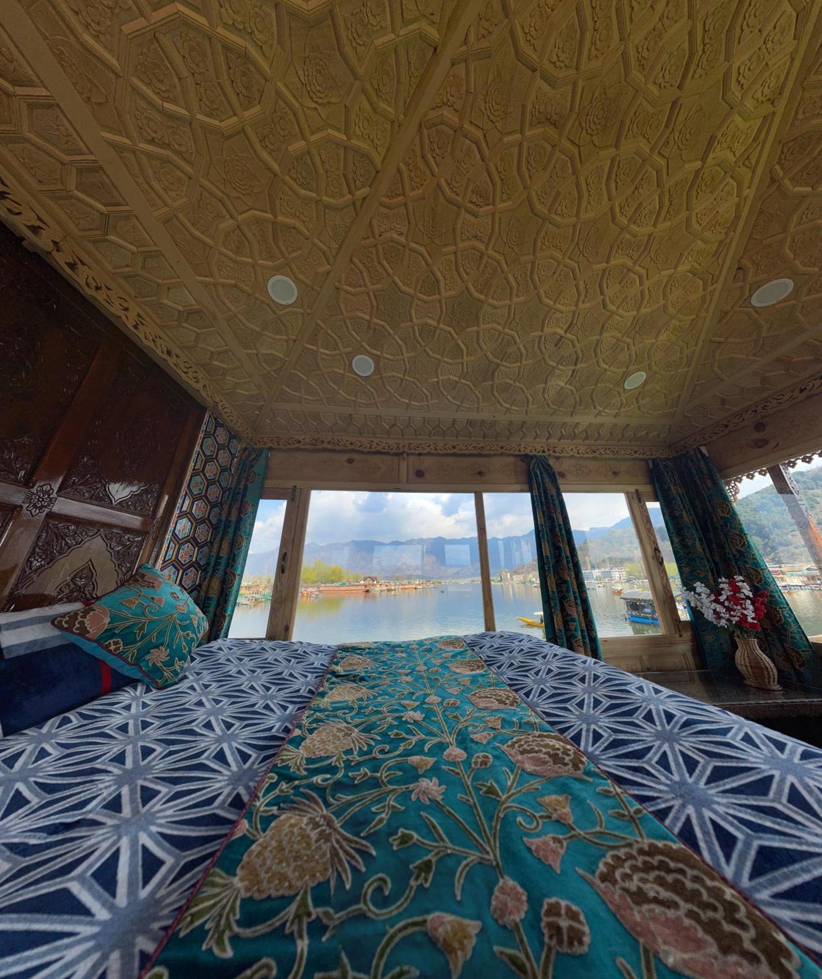 Luxury By Sp Group Of Houseboats Hotel Srinagar (Jammu and Kashmir)