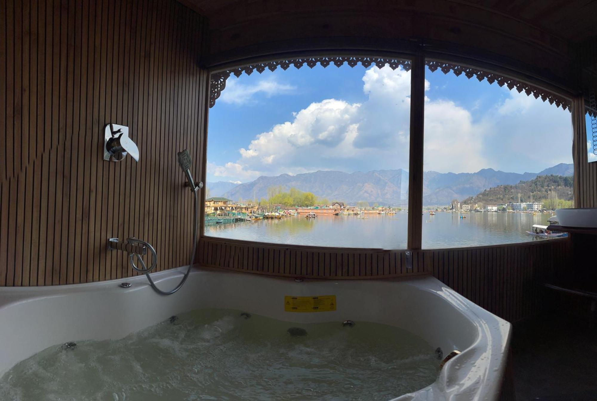 Luxury By Sp Group Of Houseboats