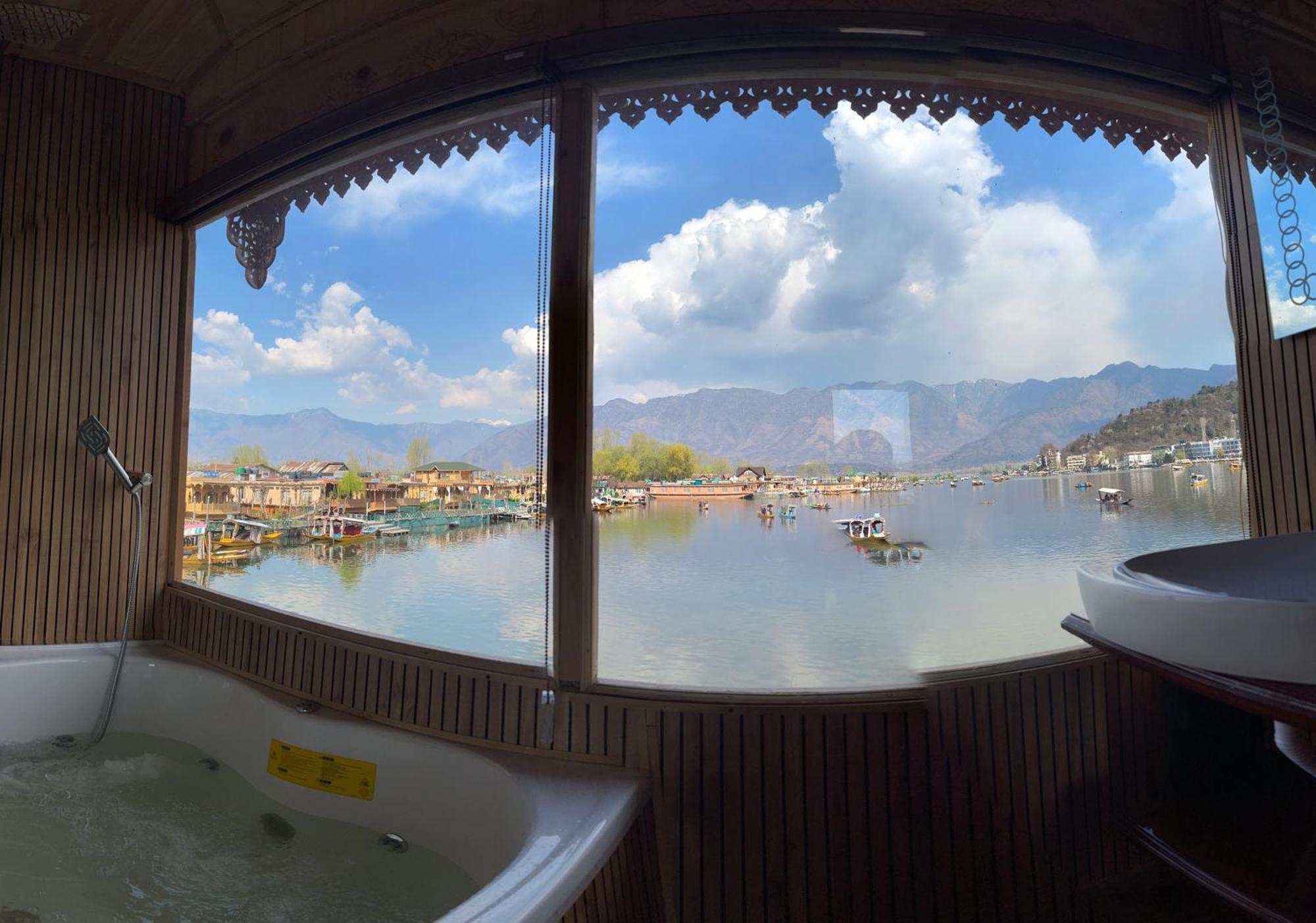 Luxury By Sp Group Of Houseboats