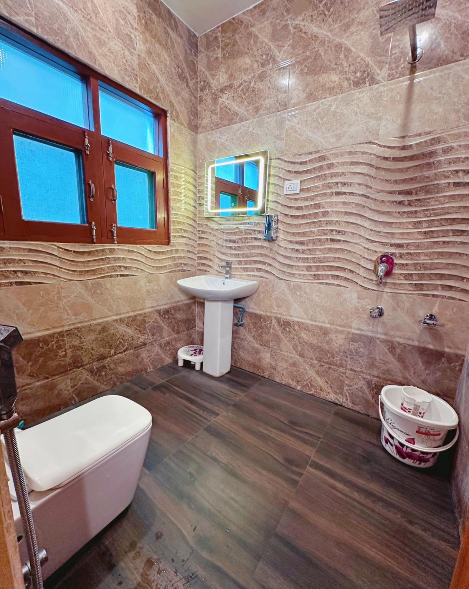 Hotel Faizzy Residency Srinagar (Jammu and Kashmir)