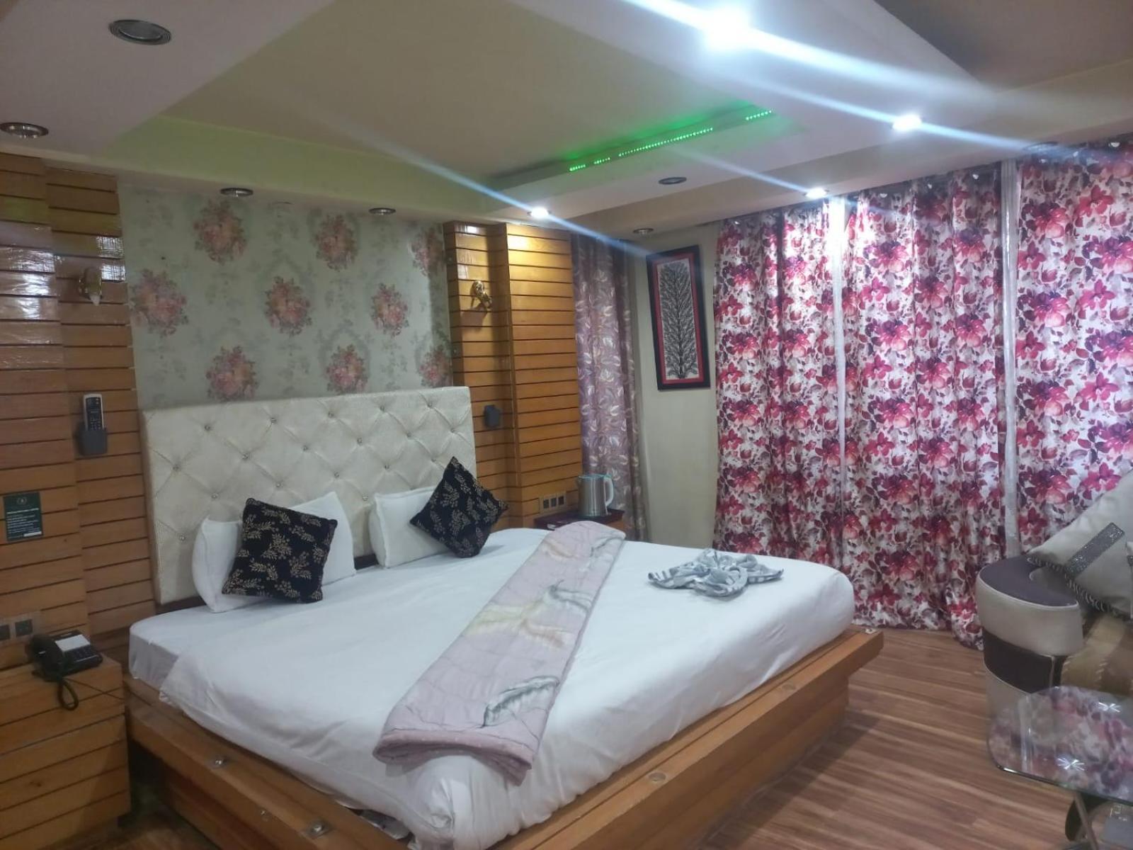 Hotel Urban Srinagar (Jammu and Kashmir)
