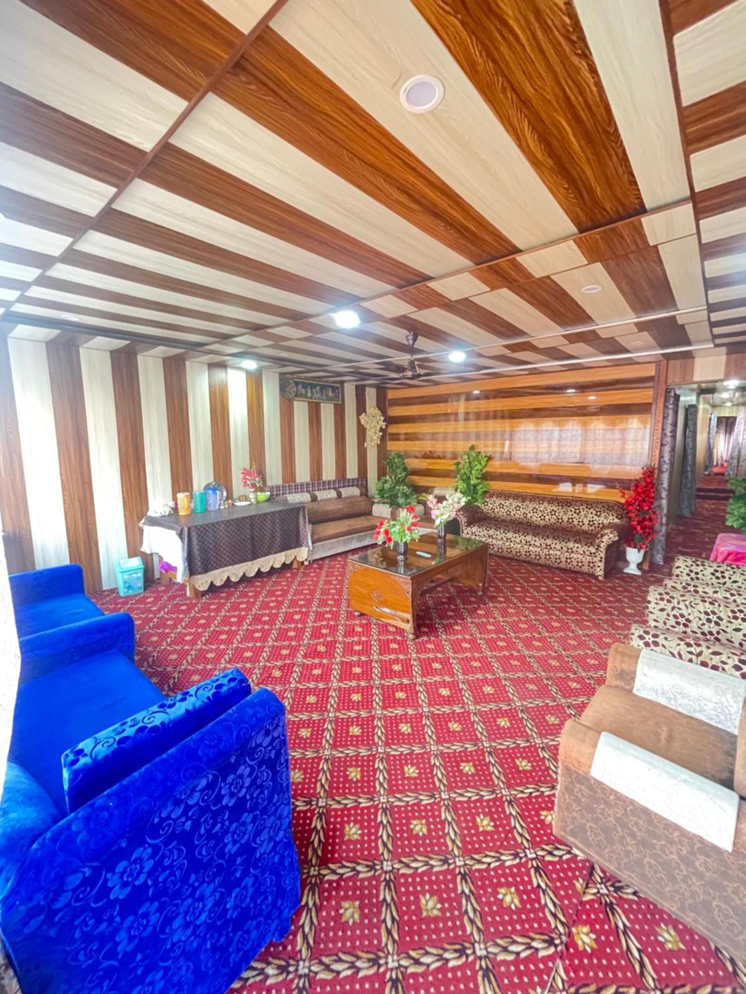 Heritage New Moon Group Of Houseboat