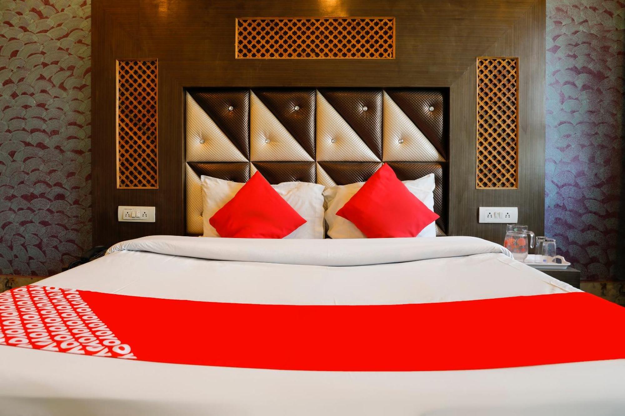 Capital O Sobo Hotel Srinagar (Jammu and Kashmir)