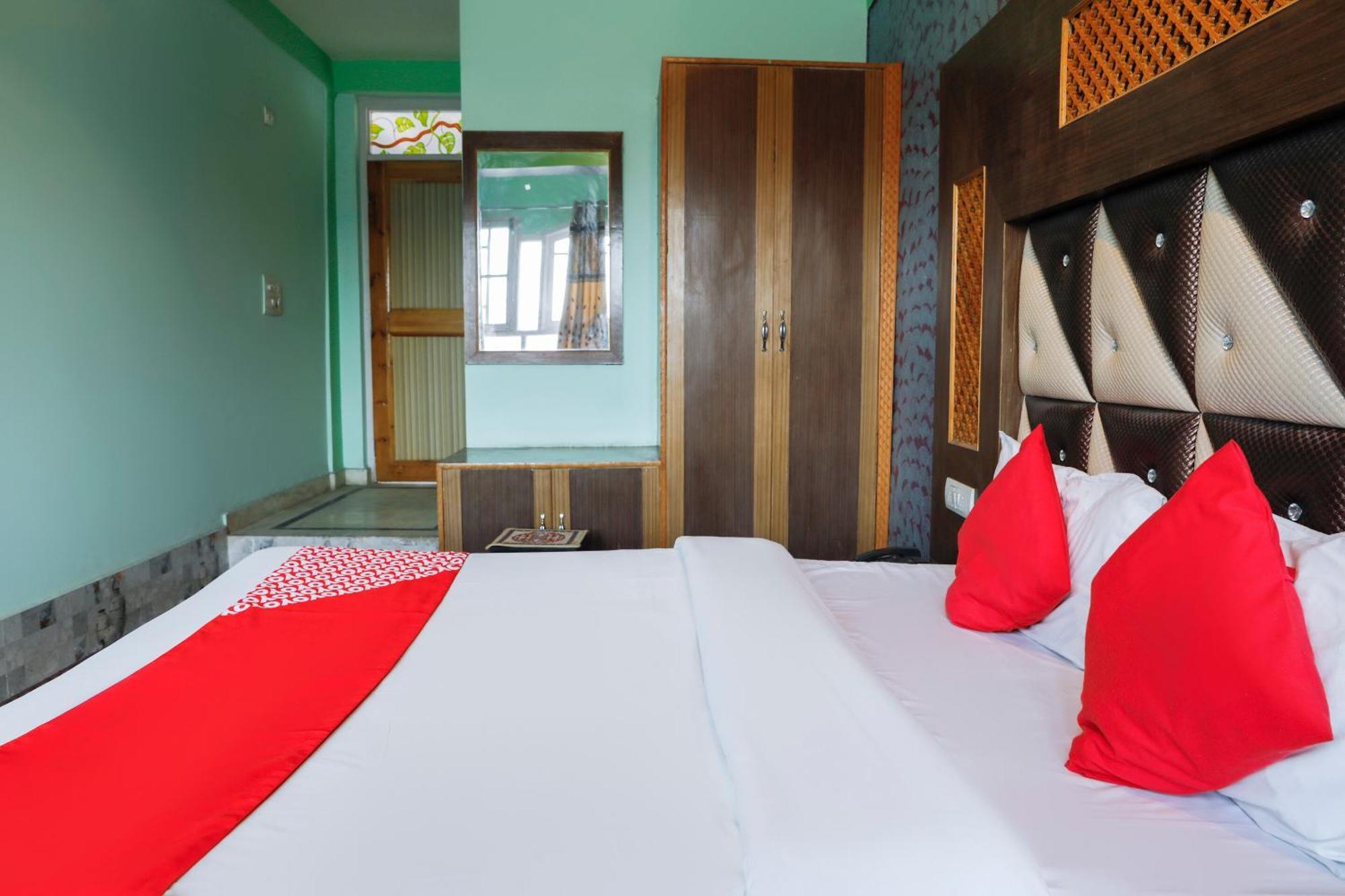 Hotel Capital O Sobo Srinagar (Jammu and Kashmir)