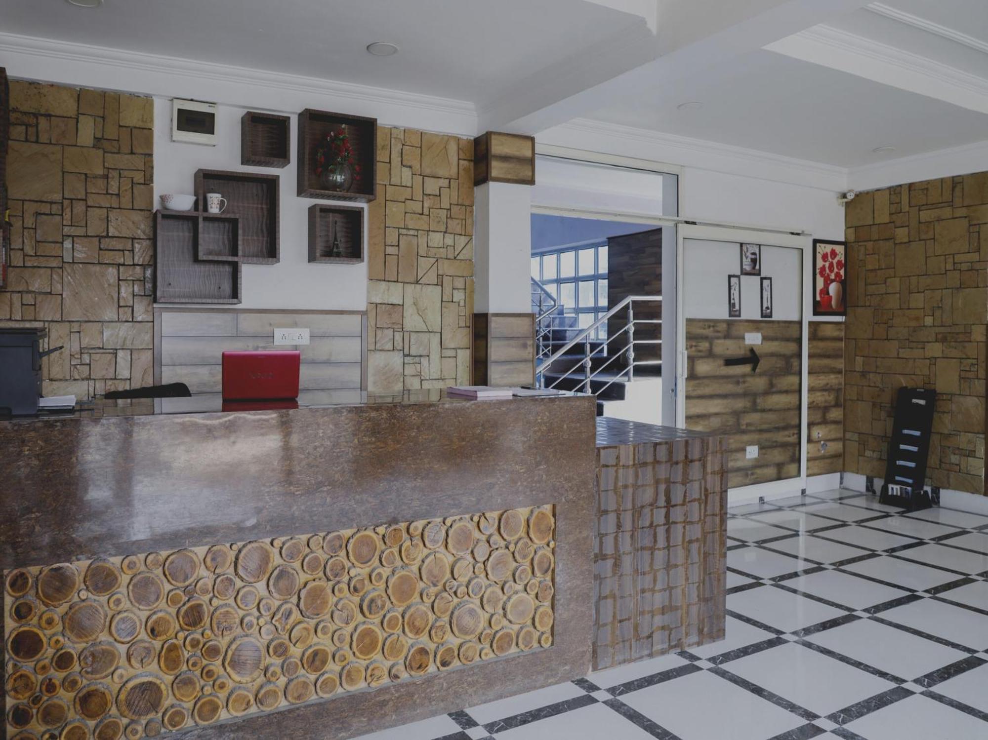 Hotel Capital O Sobo Srinagar (Jammu and Kashmir)