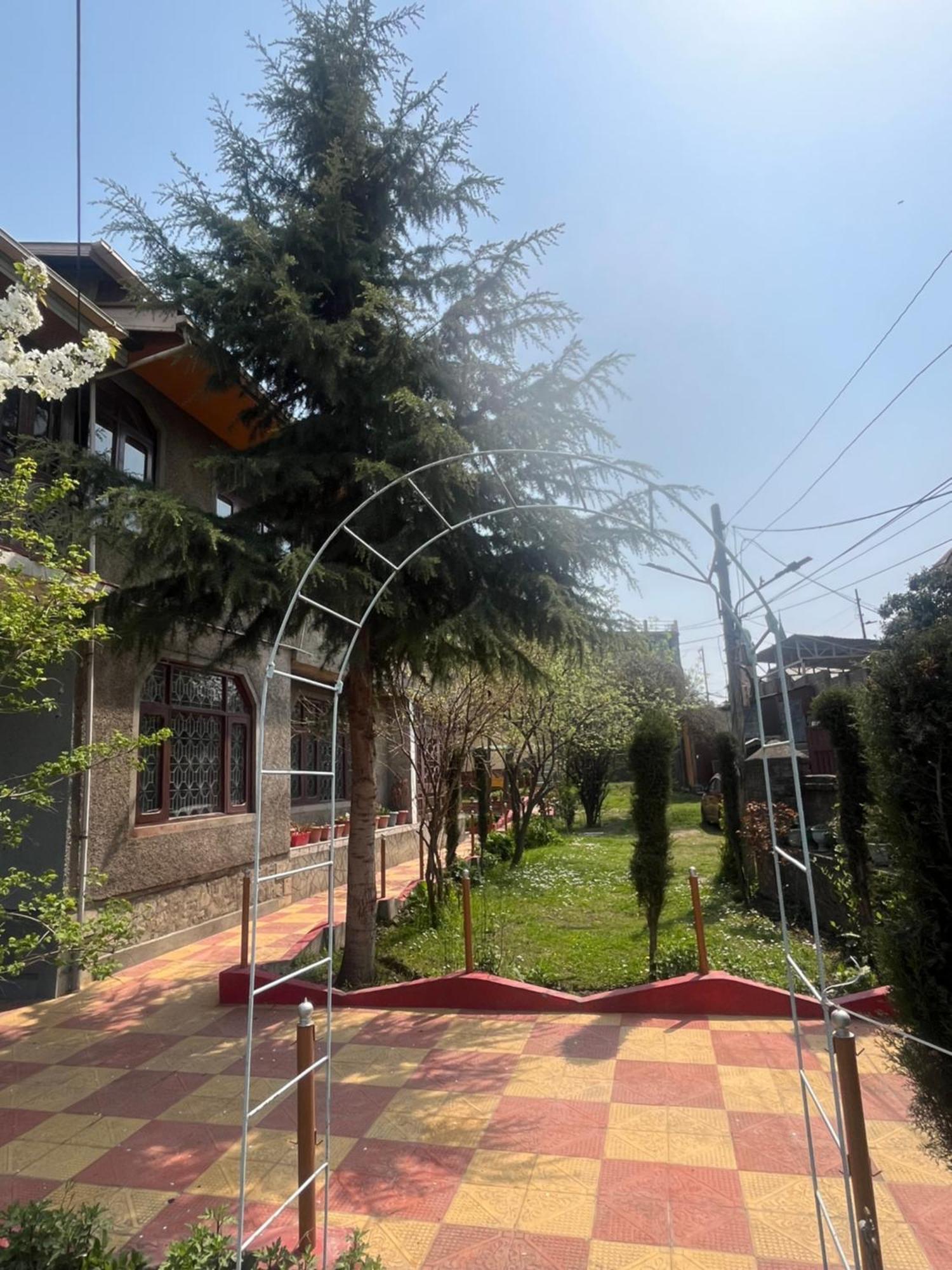 Hezzah Guest house *