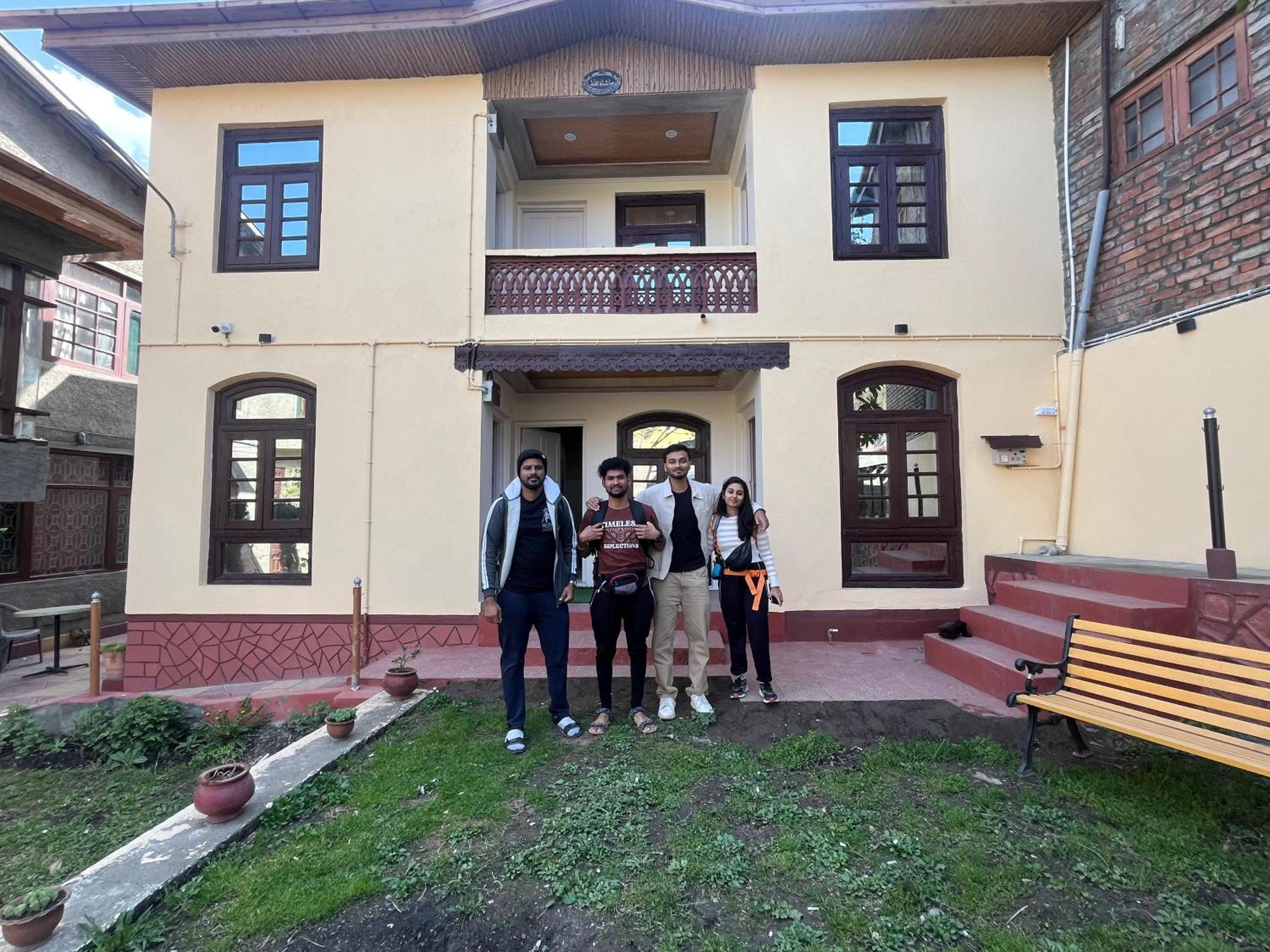Guest house Hezzah Srinagar (Jammu and Kashmir)