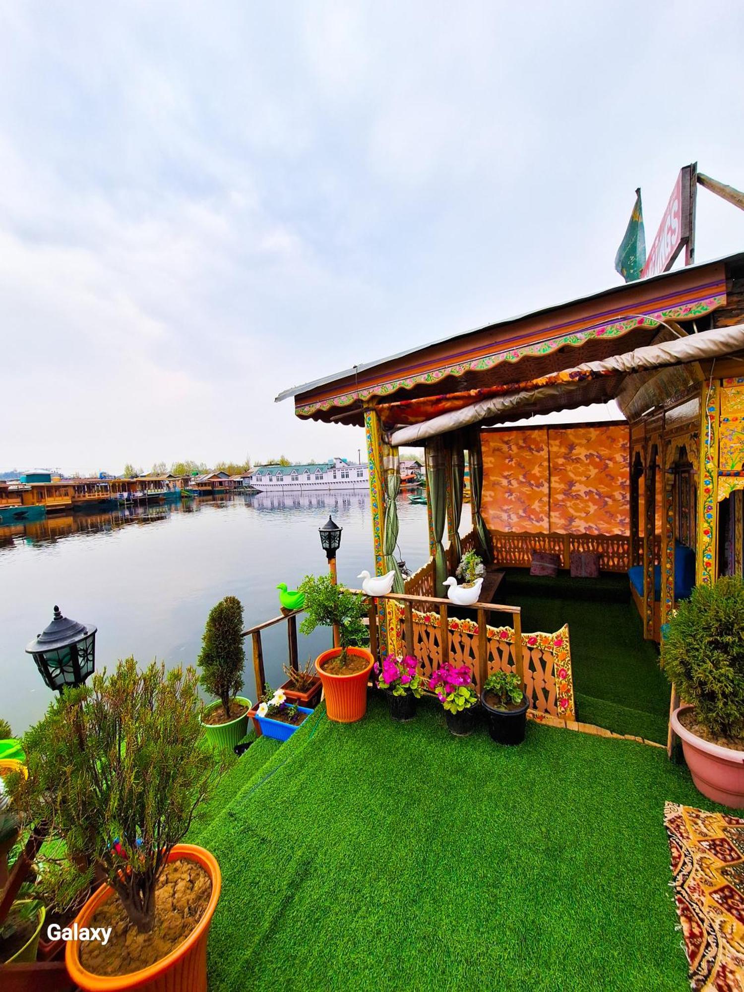 Hotel King Of Kings Houseboat 3*