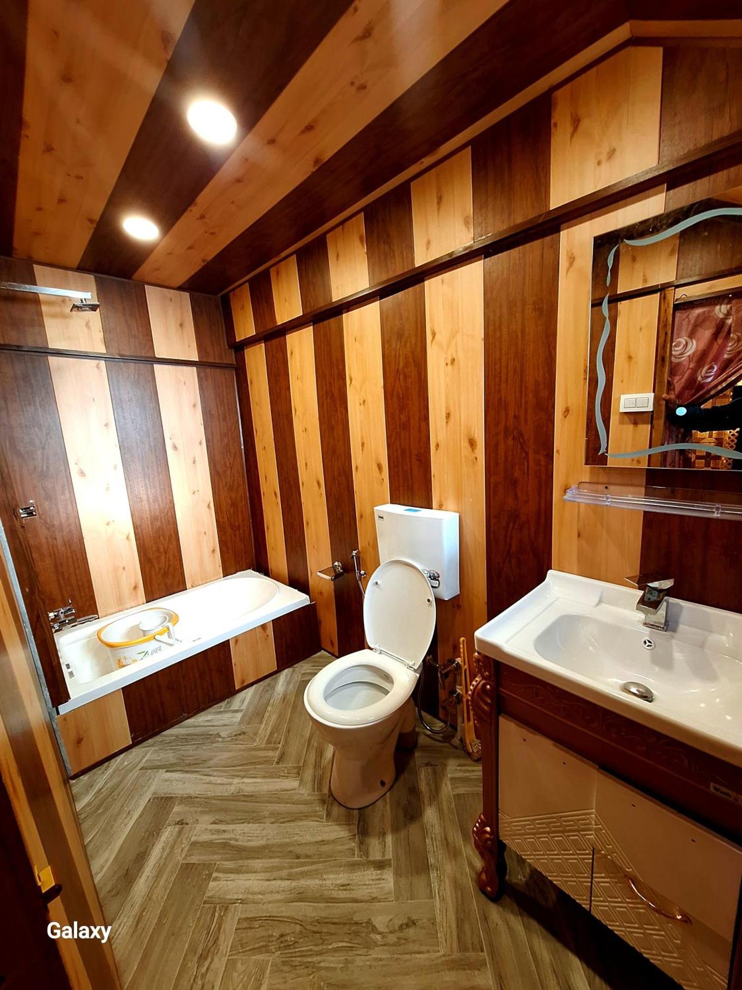Hotel King Of Kings Houseboat 3*
