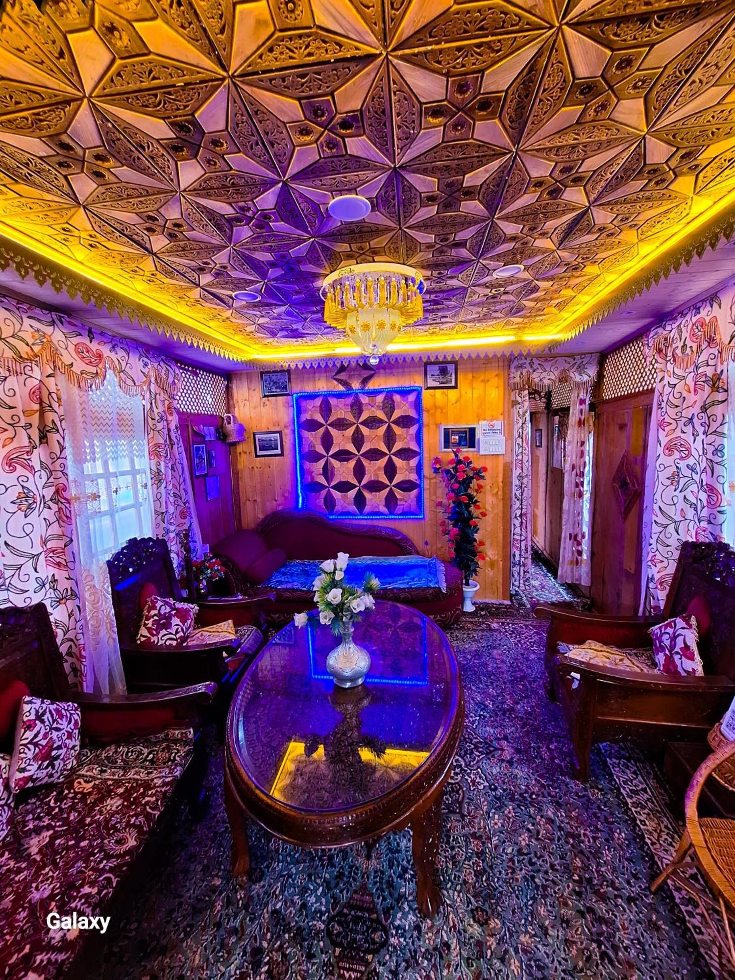 King Of Kings Houseboat Hotel Srinagar (Jammu and Kashmir)