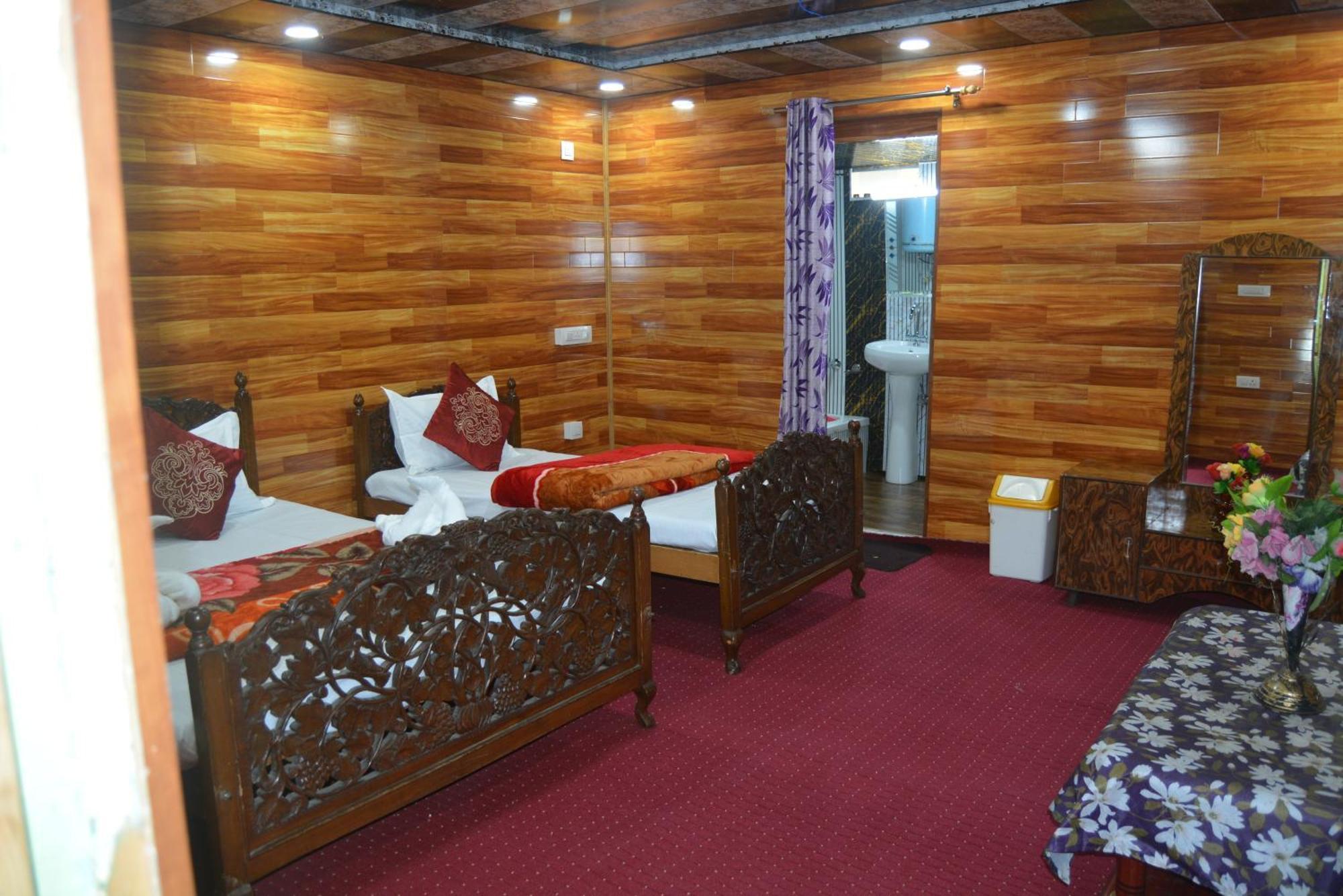 Heritage New Moon Group Of Houseboat 5* Srinagar (Jammu and Kashmir)