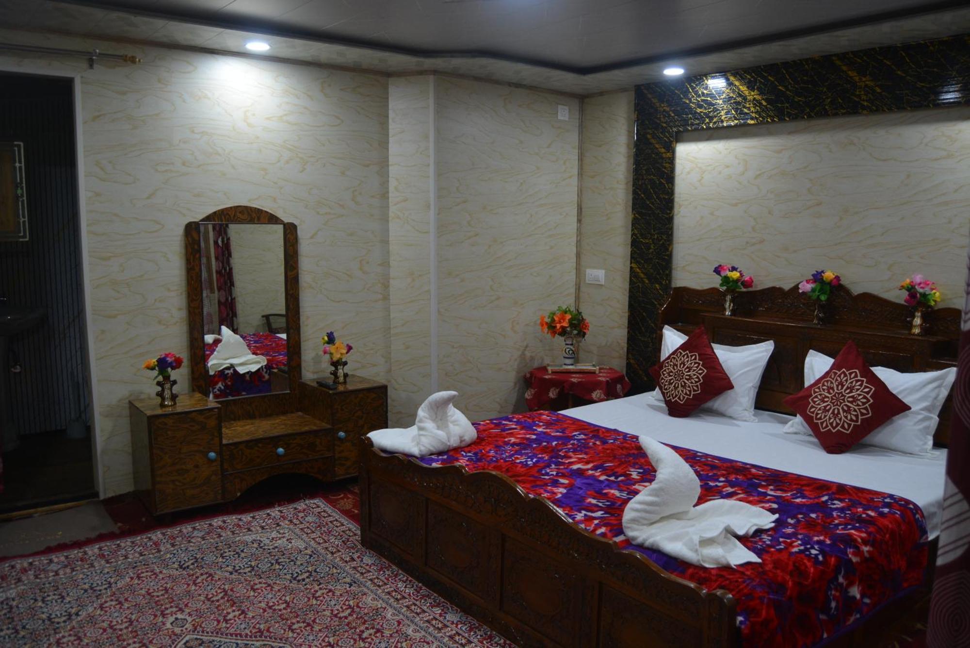 Hotel Heritage New Moon Group Of Houseboat 5*