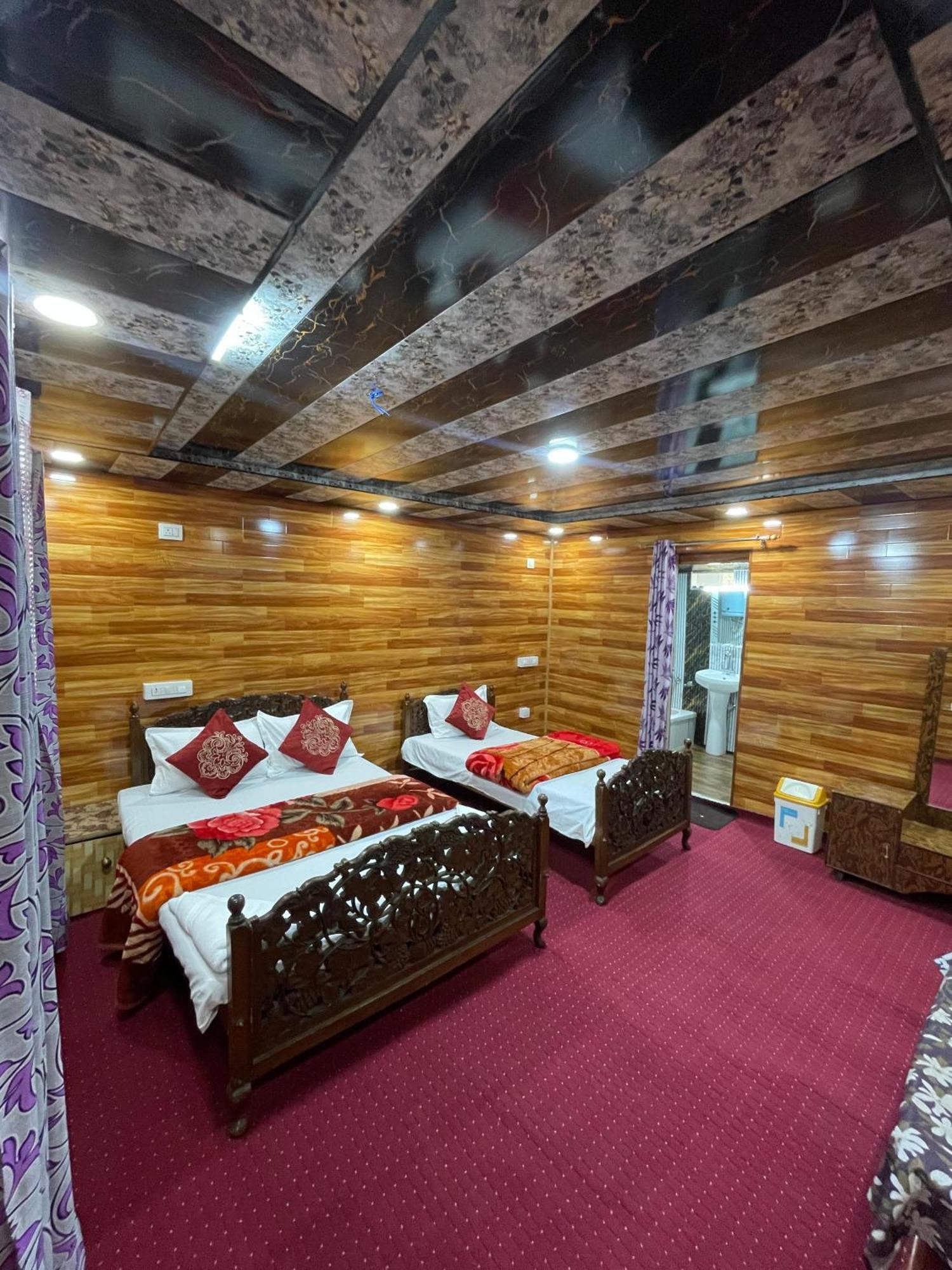 Hotel Heritage New Moon Group Of Houseboat