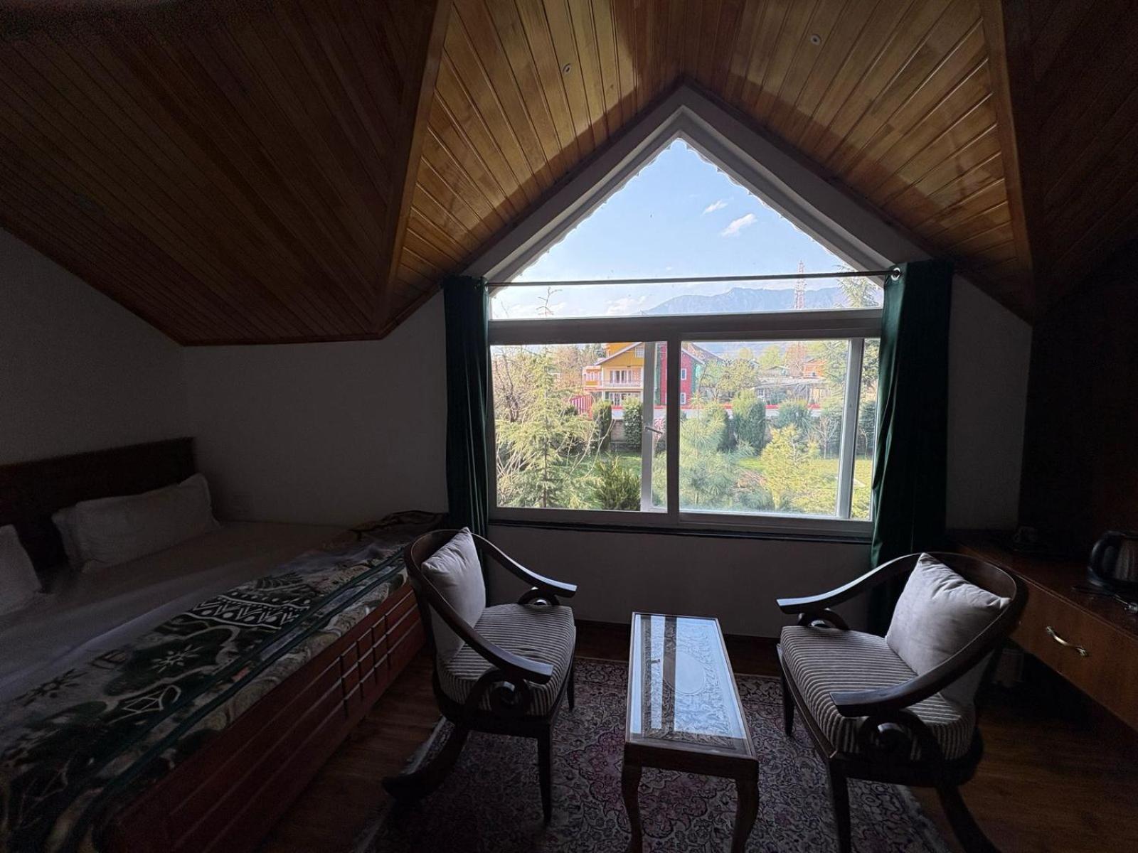 Tropical * Srinagar (Jammu and Kashmir)