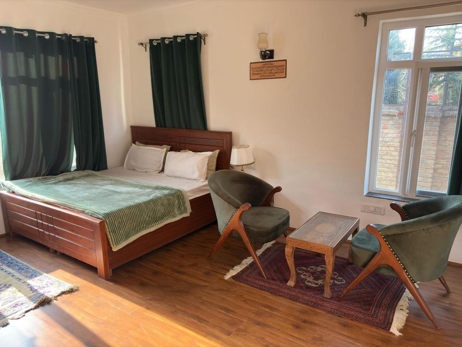 Tropical Homestay Srinagar (Jammu and Kashmir)