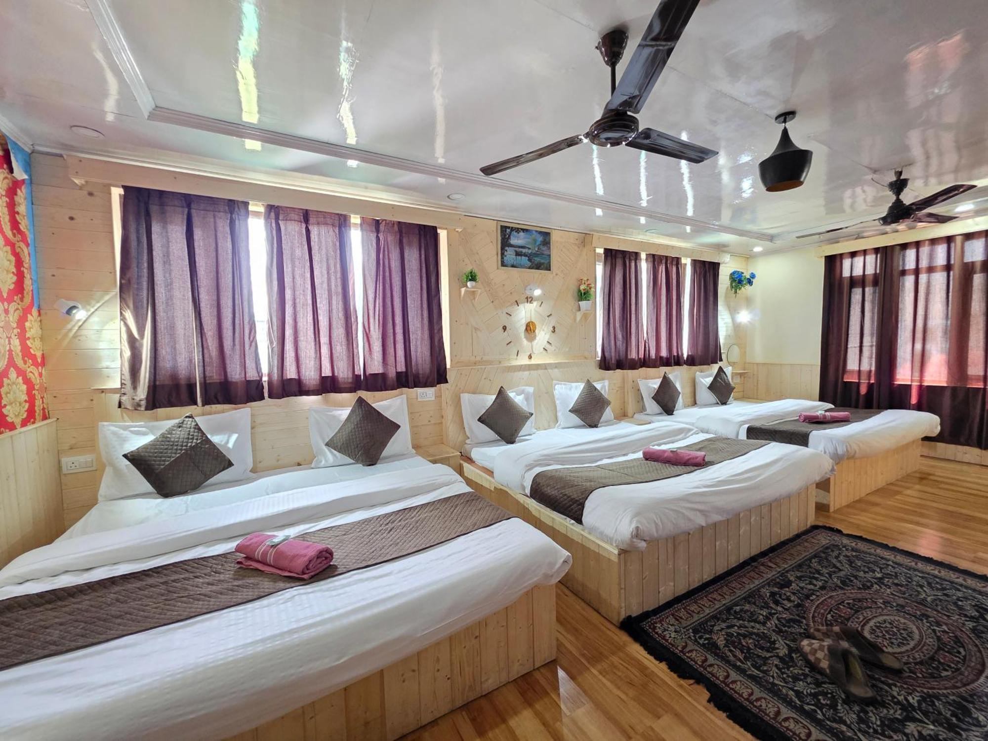 Hotel Young Mamta 3*