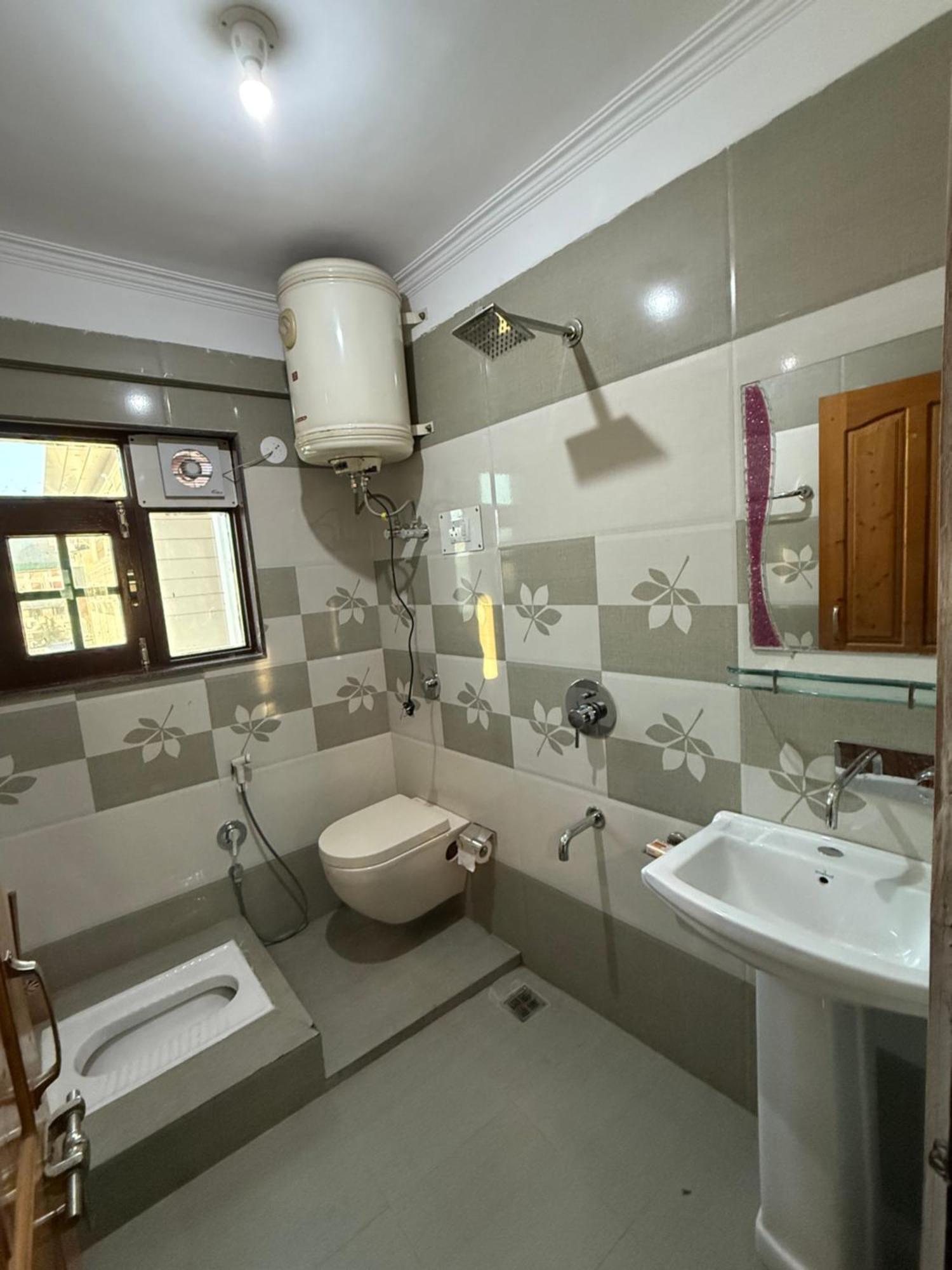 Bustan Residency Guest house Srinagar (Jammu and Kashmir)
