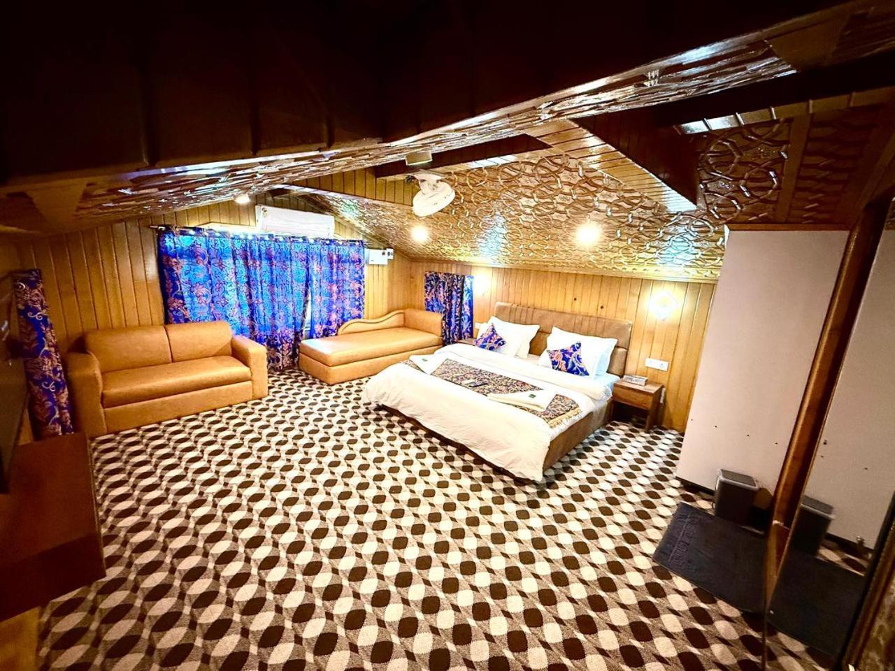 Bustan Residency Guest house Srinagar (Jammu and Kashmir)