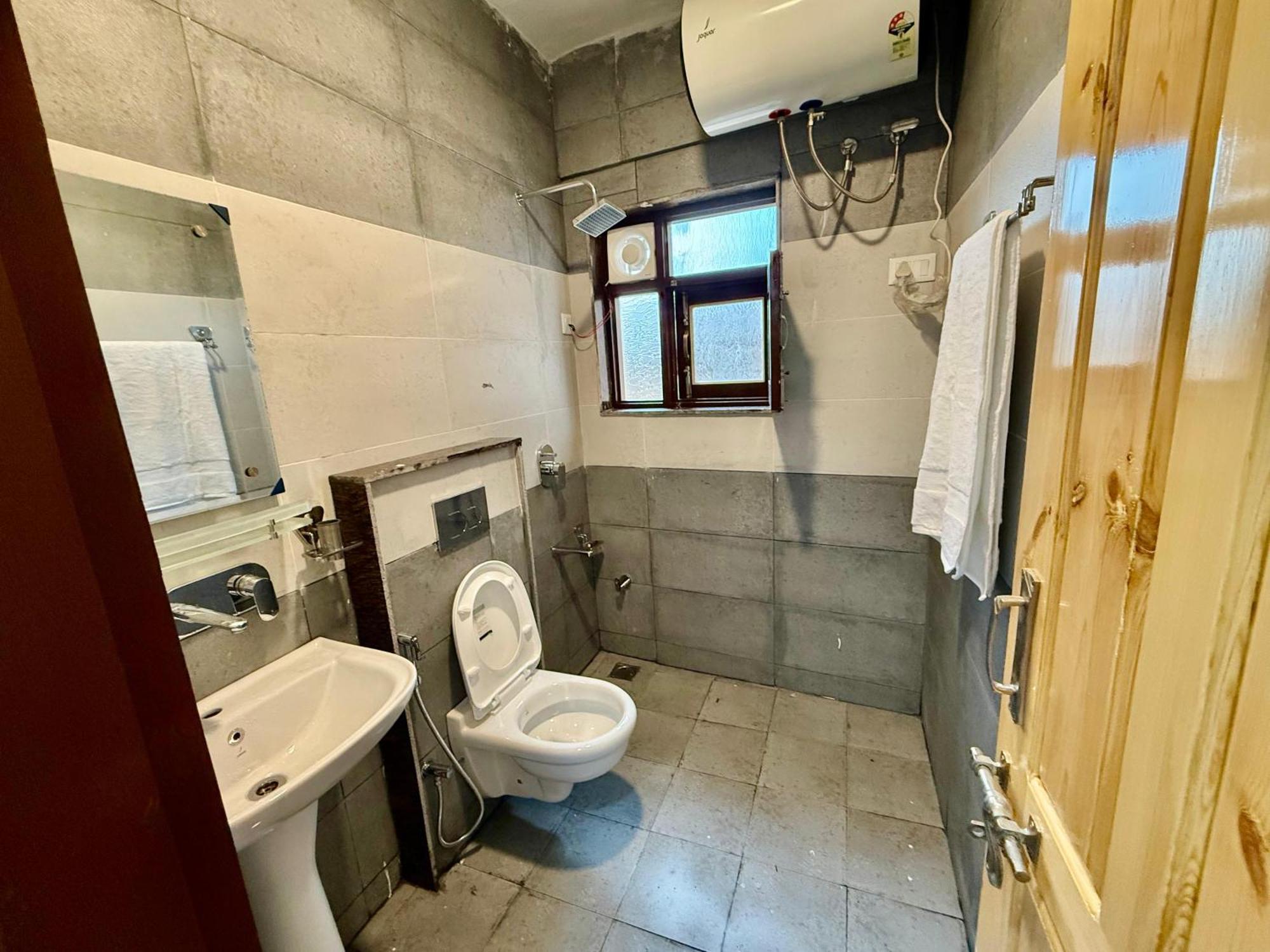 Guest house Bustan Residency Srinagar (Jammu and Kashmir)