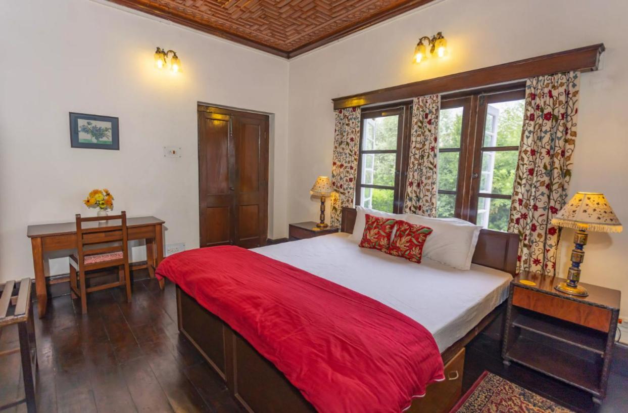 Saffronstays Awakening -family Homestay Srinagar (Jammu and Kashmir)